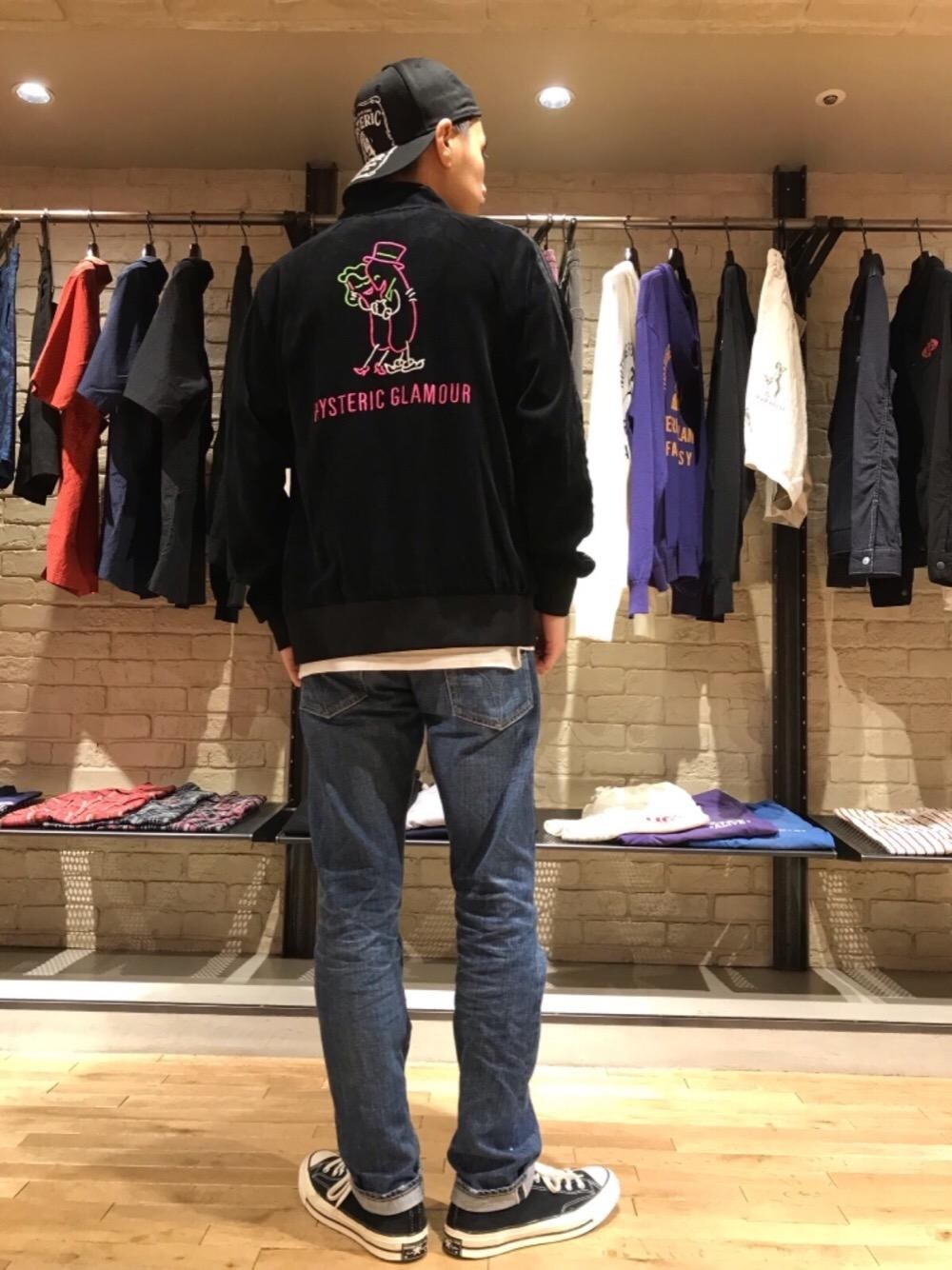 「デニム、カジュアル、Tシャツ、ストリート、刺繍、コラボレーション、Hysteric Glamour、ラフ、ヒステリックグラマー、90'sスタイル」｜「HYSTERIC GLAMOURのHYS WHISKY柄 刺繍キャップ（キャップ、ブラック系）」を使った、Shuto Kinoshitaさん（メンズ・170cm）の夏コーディネートの1枚目の写真