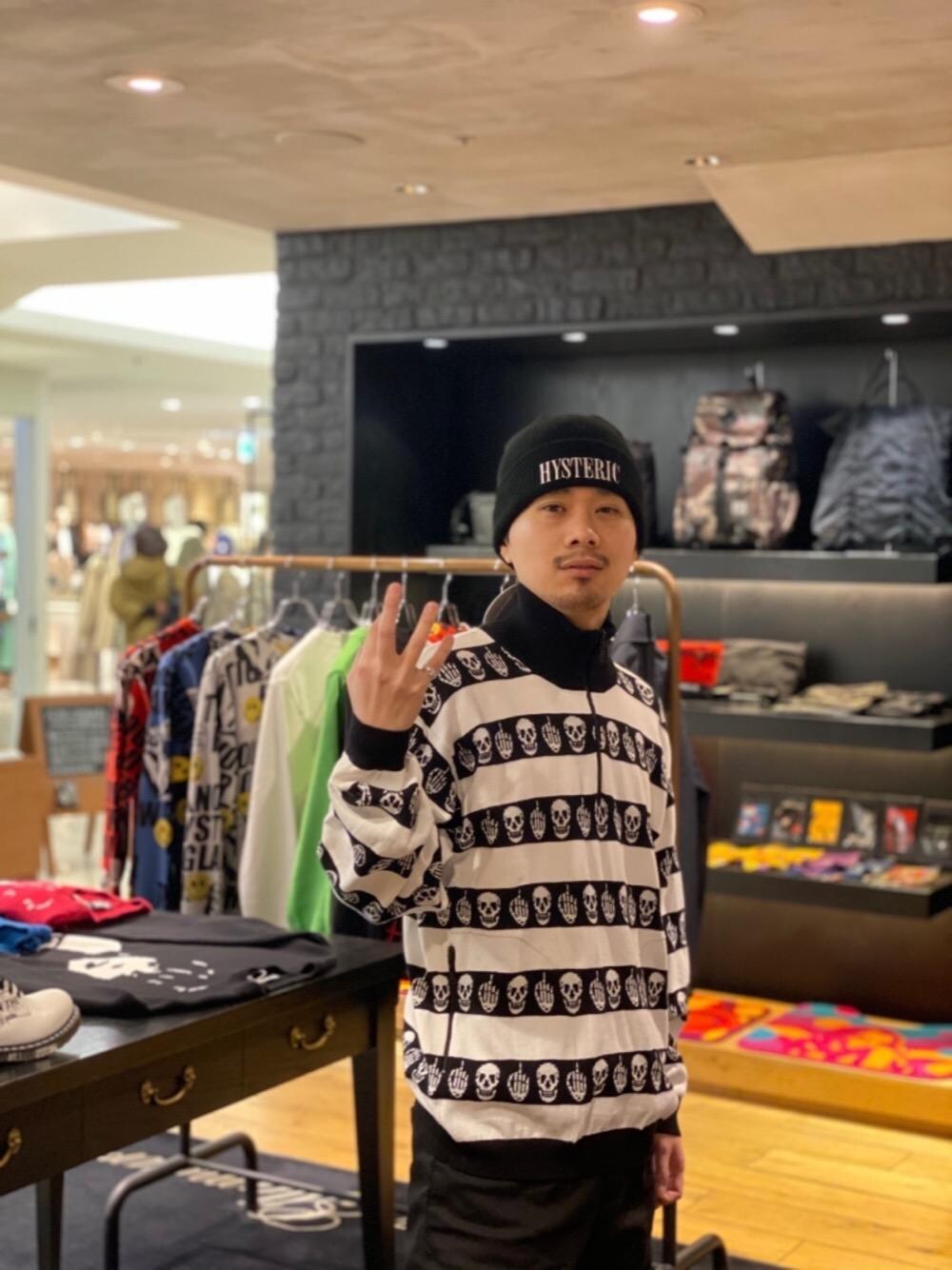 「Hysteric Glamour、春コーデ、ヒステリックグラマー、ストリートコーデ、ニットコーデ、パンクコーデ」｜「HYSTERIC GLAMOURのHYSTERIC刺繍 ニットキャップ（ハット、ブラック系）」を使った、Shuto Kinoshitaさん（メンズ・170cm）の冬コーディネートの1枚目の写真