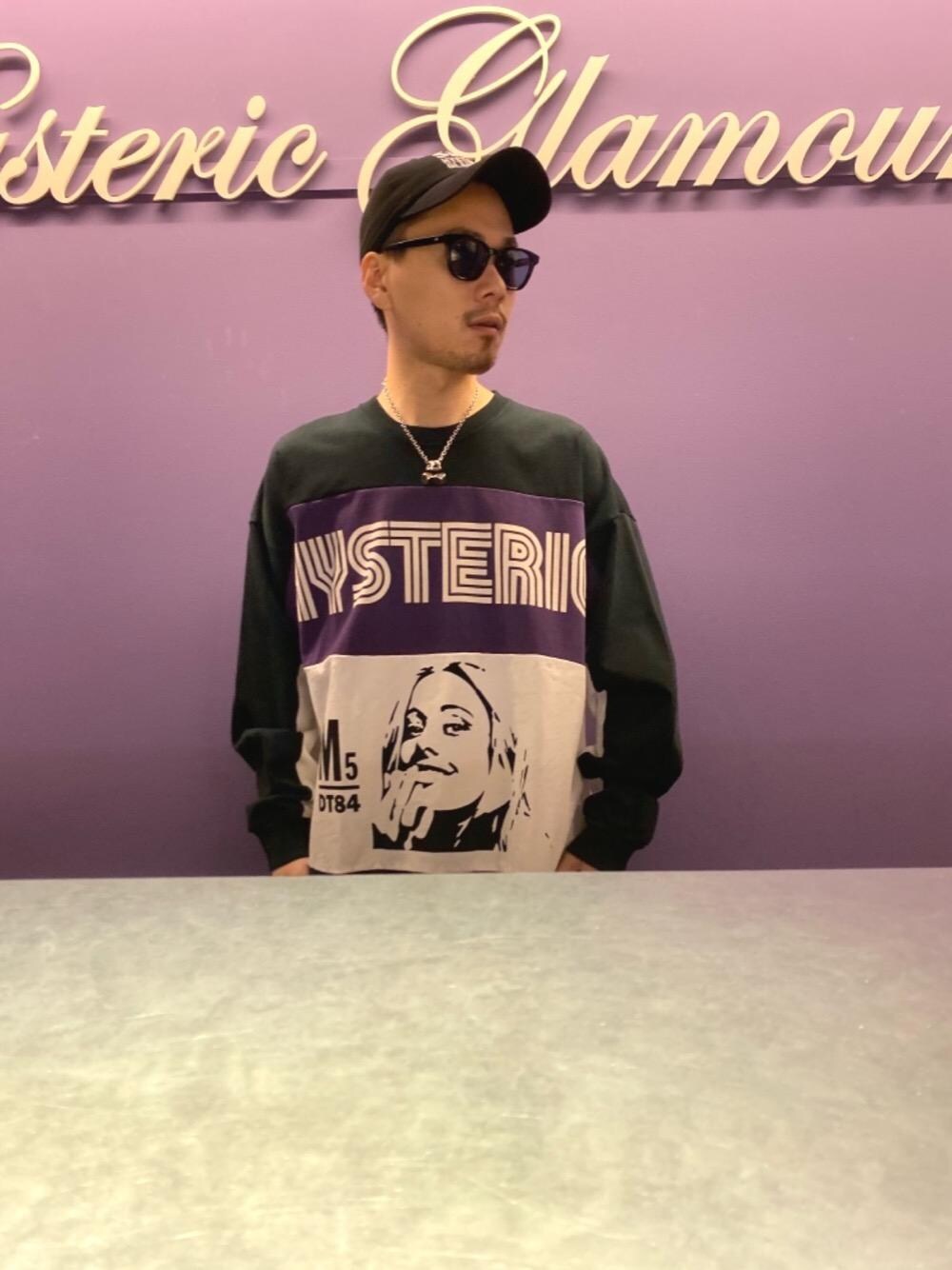 「スウェット、ビッグシルエット、Hysteric Glamour、春コーデ、ラフコーデ、カジュアルコーデ、ヒステリックグラマー、ストリートコーデ」｜「HYSTERIC GLAMOURのvoidoid（サングラス、ブラック系）」を使った、Shuto Kinoshitaさん（メンズ・170cm）の春コーディネートの1枚目の写真