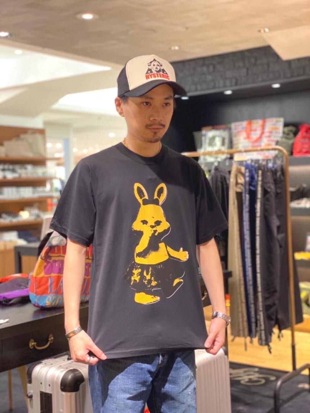 「デニム、Tシャツ、Hysteric Glamour、シンプルコーデ、夏コーデ、ラフコーデ、カジュアルコーデ、ヒステリックグラマー、ストリートコーデ、アメカジコーデ」｜「HYSTERIC GLAMOURのTRIANGLE WOMAN メッシュキャップ（キャップ、ブラック系）」を使った、Shuto Kinoshitaさん（メンズ・170cm）の夏コーディネートの1枚目の写真