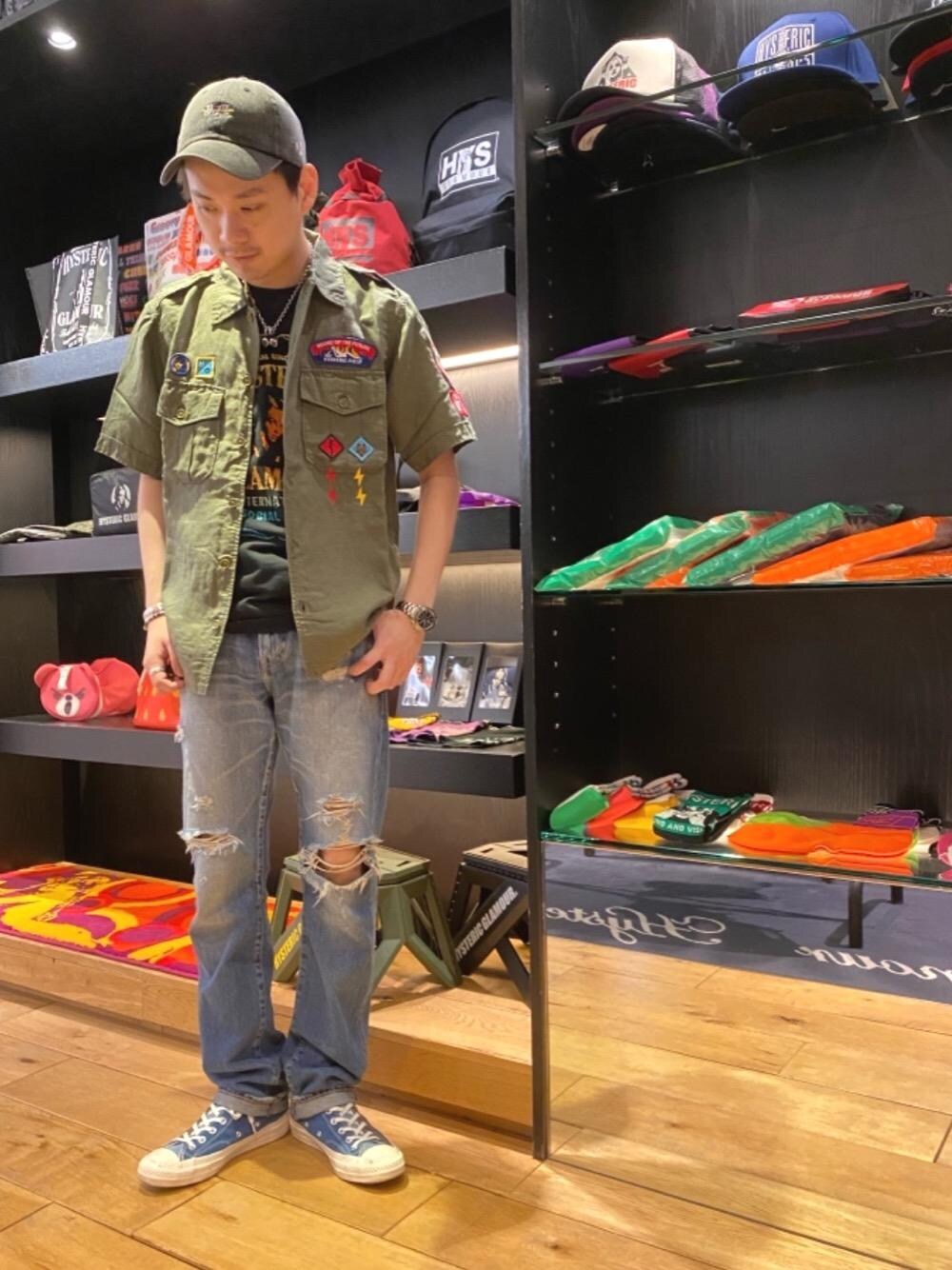 「デニム、Tシャツ、Hysteric Glamour、夏コーデ、ラフコーデ、カジュアルコーデ、半袖シャツ、ヒステリックグラマー、ミリタリーコーデ、アメカジコーデ」｜「HYSTERIC GLAMOURのスリムストレートデニムパンツ（デニムパンツ、ブルー系）」を使った、Shuto Kinoshitaさん（メンズ・170cm）の夏コーディネートの1枚目の写真