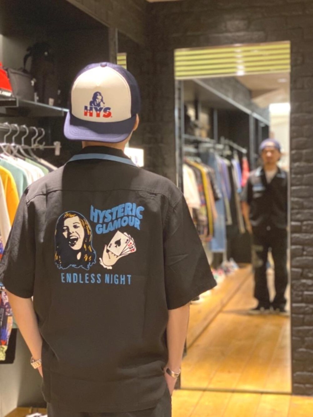 「Hysteric Glamour、ラフコーデ、カジュアルコーデ、半袖シャツ、ヒステリックグラマー、ストリートコーデ」｜「HYSTERIC GLAMOURのTHE NEW HYS メッシュキャップ（キャップ、ブルー系）」を使った、Shuto Kinoshitaさん（メンズ・170cm）の夏コーディネートの1枚目の写真