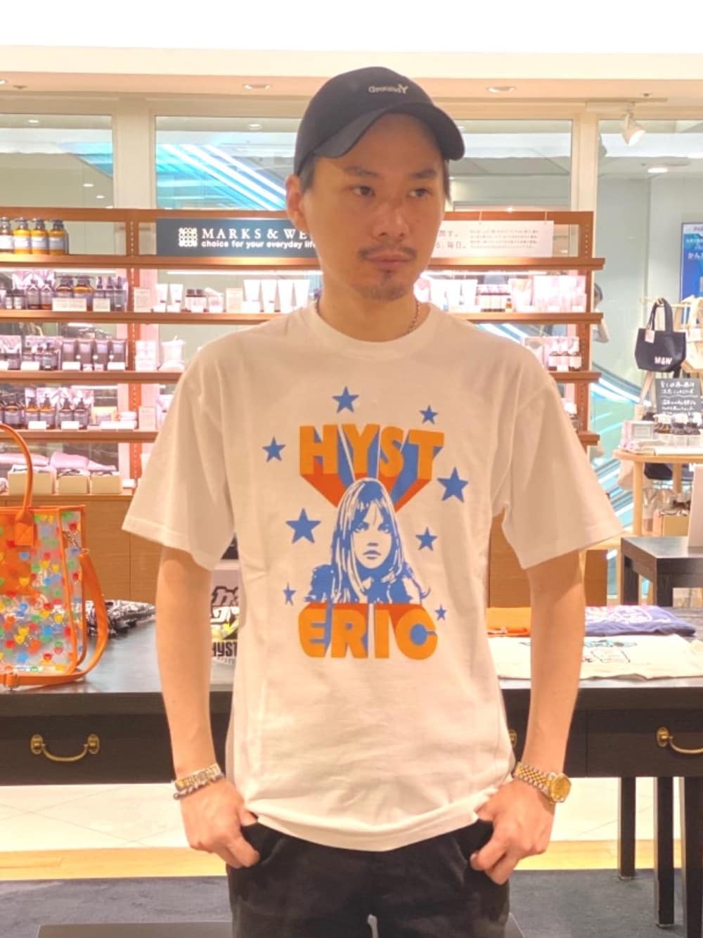 「Tシャツ、Hysteric Glamour、夏コーデ、ラフコーデ、カジュアルコーデ、ヒステリックグラマー、アメカジコーデ」｜「HYSTERIC GLAMOURのTHE GLITTER GIRL Tシャツ（Tシャツ/カットソー、ホワイト系）」を使った、Shuto Kinoshitaさん（メンズ・170cm）の夏コーディネートの1枚目の写真