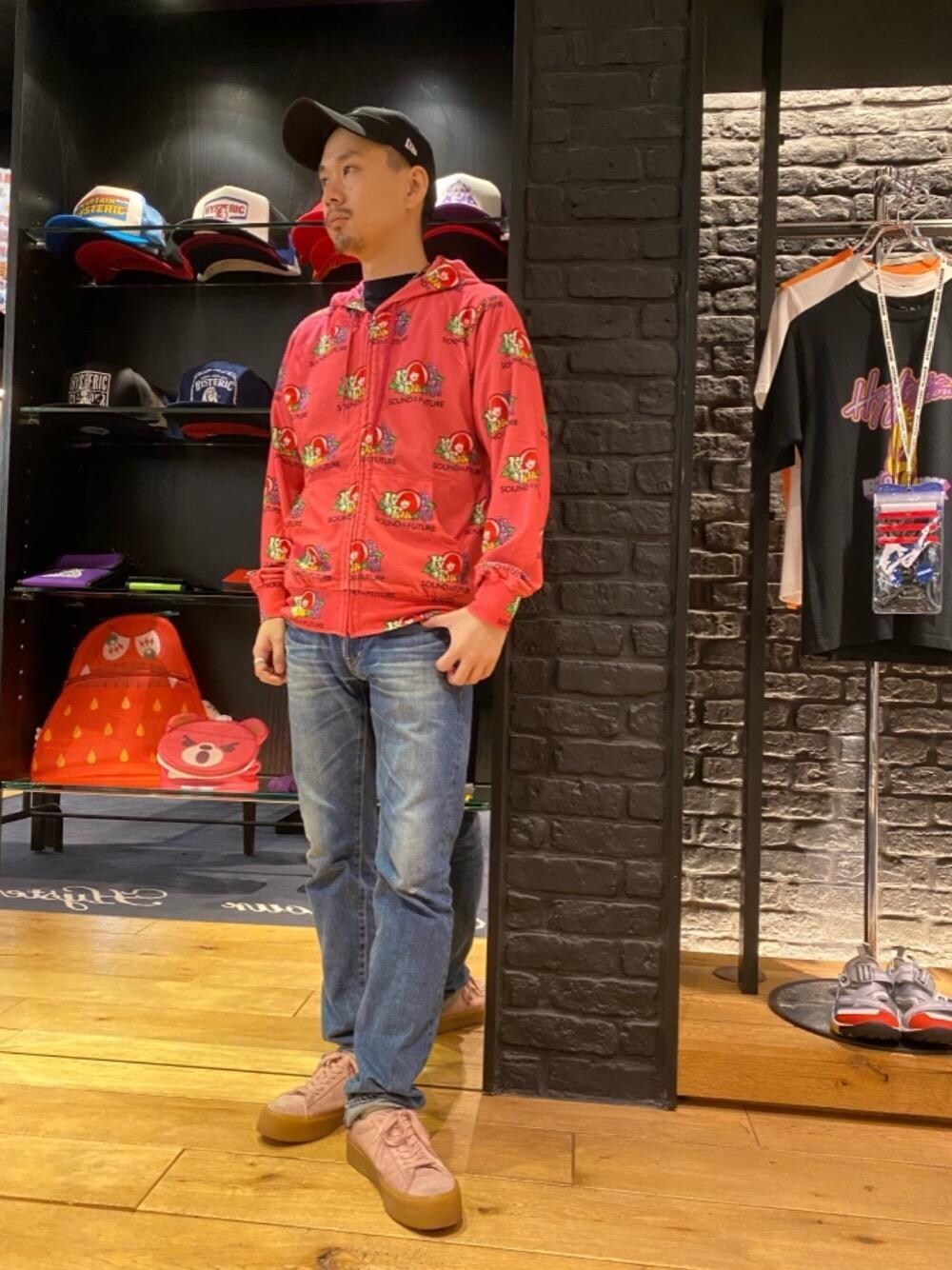 「デニム、パーカー、Hysteric Glamour、ラフコーデ、カジュアルコーデ、ヒステリックグラマー、ストリートコーデ、アメカジコーデ」｜「HYSTERIC GLAMOURのSP加工デニム スリムストレートPT（デニムパンツ、ブルー系）」を使った、Shuto Kinoshitaさん（メンズ・170cm）の夏コーディネートの1枚目の写真