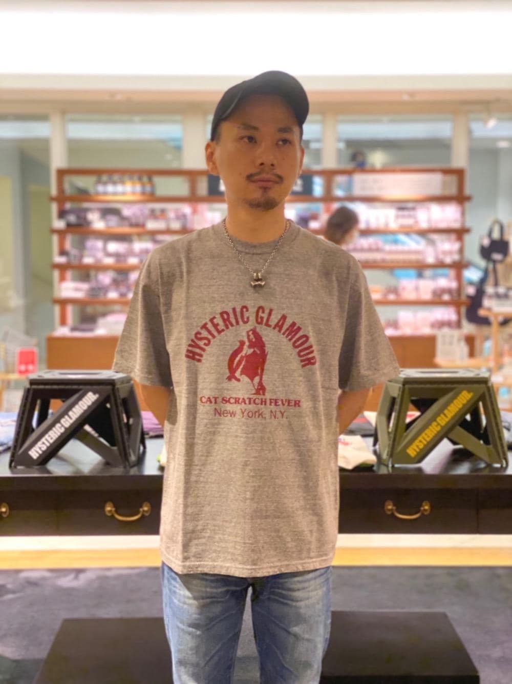 「デニム、Tシャツ、Hysteric Glamour、シンプルコーデ、ラフコーデ、カジュアルコーデ、ヒステリックグラマー、アメカジコーデ」｜「HYSTERIC GLAMOURのSP加工デニム スリムストレートPT（デニムパンツ、ブルー系）」を使った、Shuto Kinoshitaさん（メンズ・170cm）の夏コーディネートの1枚目の写真