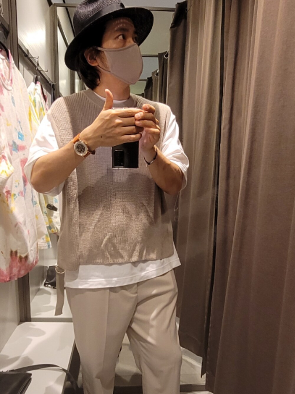 「夏、ニットベスト、ホワイトコーデ、ホワイトパンツ」｜「HAREのアイテム（ベスト、ベージュ系）」を使った、コタオさん（メンズ・175cm）の夏コーディネートの1枚目の写真