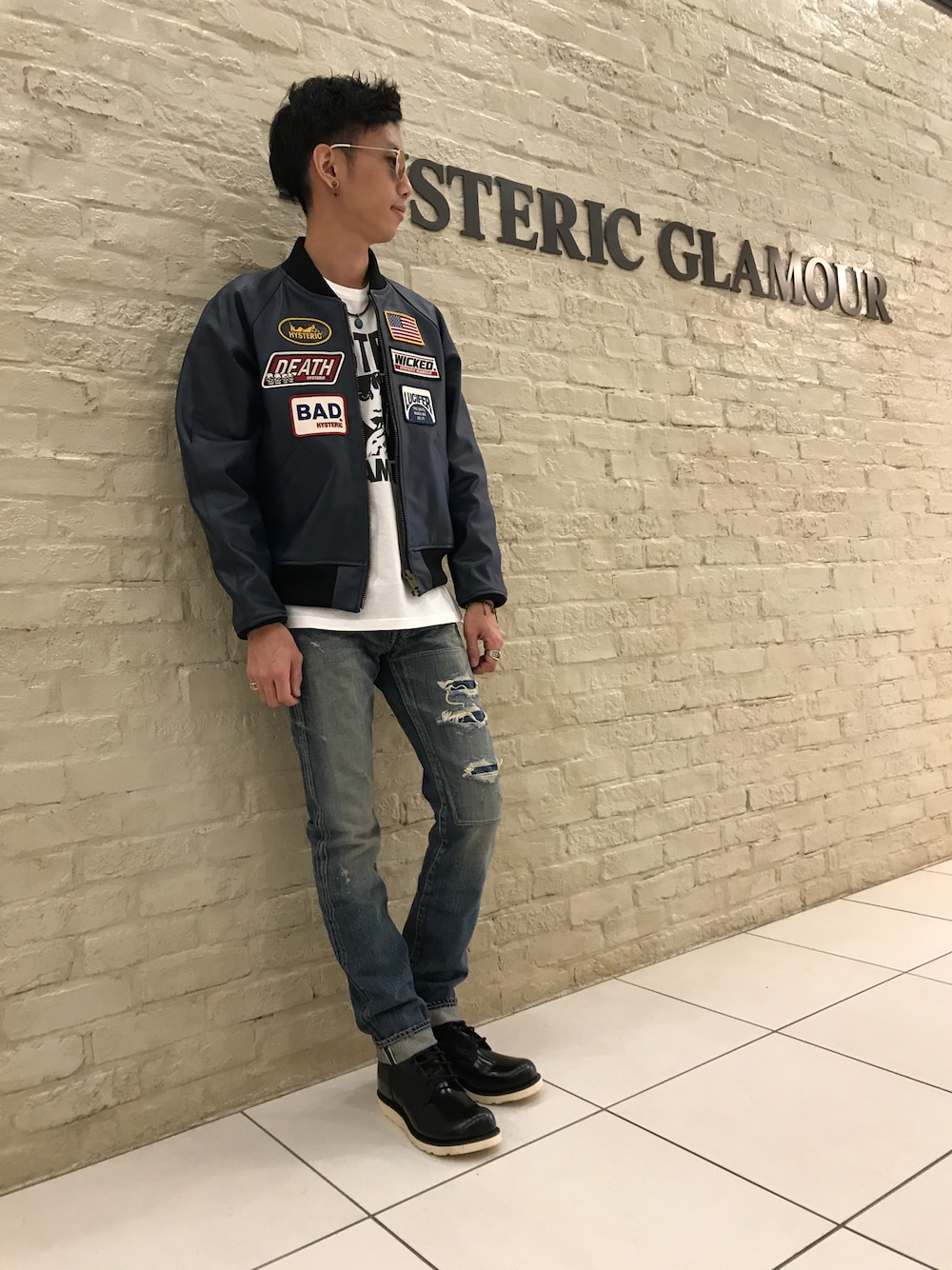 「Hysteric Glamour、hystericglamour、hys、ヒステリックグラマー、ヒス、レザージャケット、レザー、バイカースタイル、デニム、秋コーデ」｜「HYSTERIC GLAMOURのキップレザーレーシングJK（ライダースジャケット、ブルー系）」を使った、TEPPEIYAMASAKIさん（メンズ・175cm）の秋コーディネートの1枚目の写真