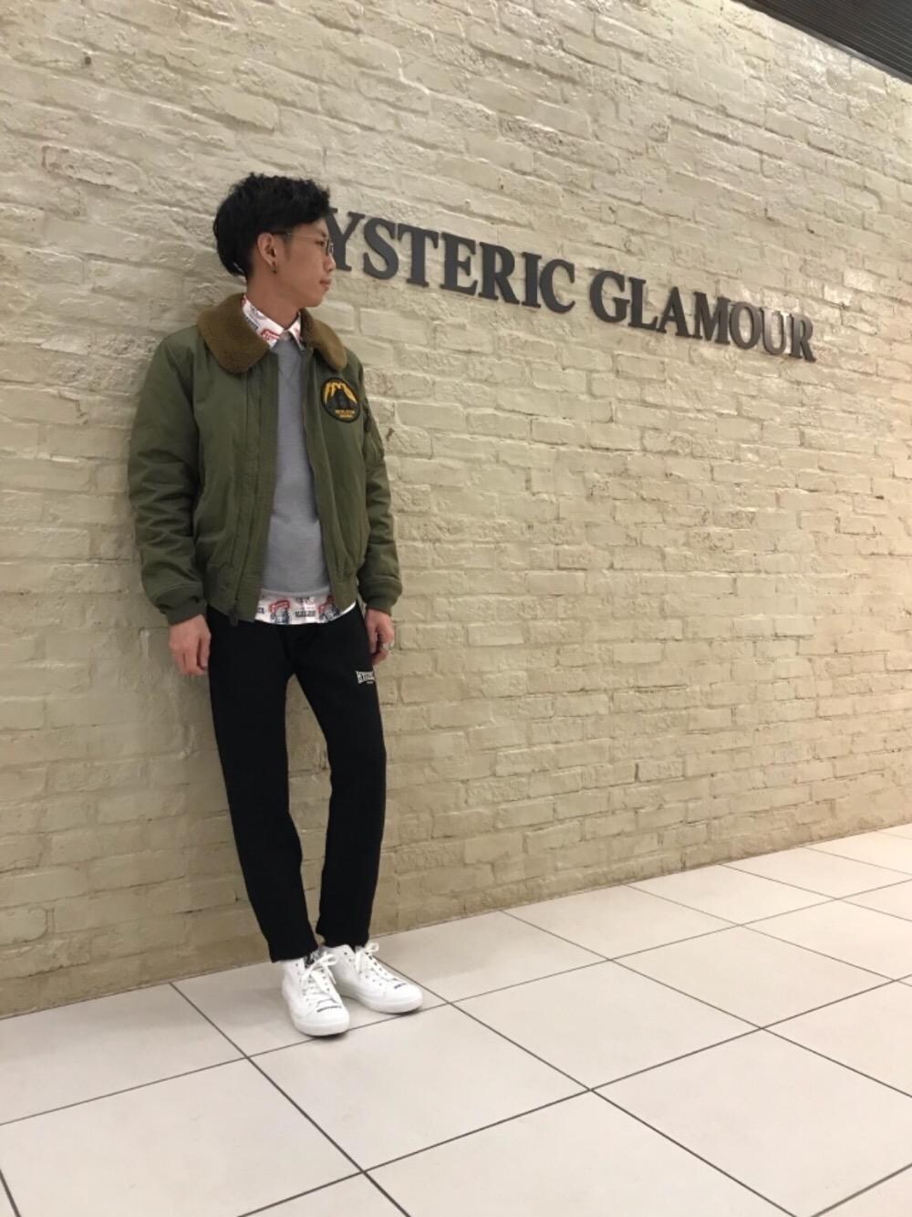 「スウェット、スニーカー、冬コーデ、大人カジュアル、Hysteric Glamour、ヒス、ヒステリックグラマー、hys、b15、冬のアウター」｜「HYSTERIC GLAMOURのH WOMAN LOGO刺繍 SW（スウェット、グレー系）」を使った、TEPPEIYAMASAKIさん（メンズ・175cm）の秋コーディネートの1枚目の写真