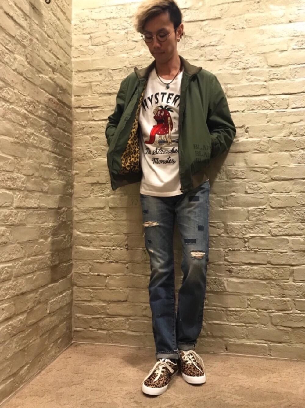 「ミリタリー、シンプル、ロック、大人カジュアル、Hysteric Glamour、ヒス、ヒステリックグラマー、hys、タンカース、初春におすすめ」｜「HYSTERIC GLAMOURのSP加工デニムリメイク スリムストレートPT（デニムパンツ、ブルー系）」を使った、TEPPEIYAMASAKIさん（メンズ・175cm）の春コーディネートの1枚目の写真