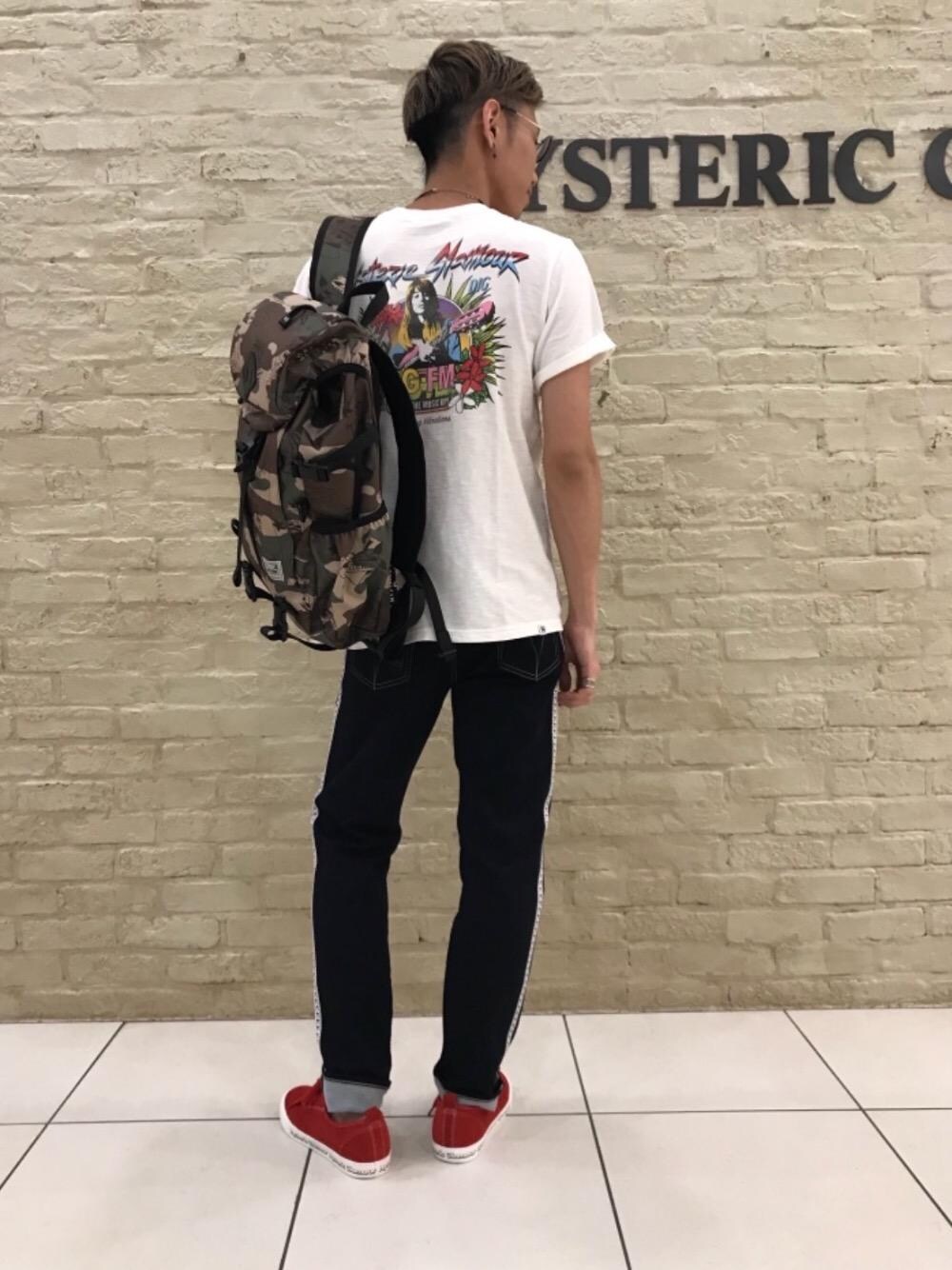 「デニム、シンプル、バックパック、Tシャツ、大人カジュアル、Hysteric Glamour、ヒス、ヒステリックグラマー、hys、初春におすすめ」｜「HYSTERIC GLAMOURのCORDURA バックパック（バックパック/リュック、その他）」を使った、TEPPEIYAMASAKIさん（メンズ・175cm）の春コーディネートの1枚目の写真