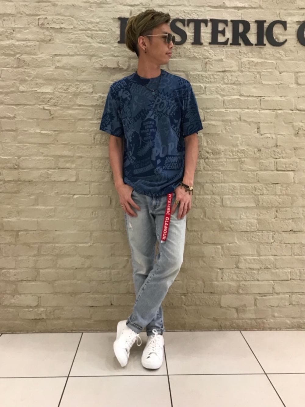 「デニム、シンプル、Tシャツ、大人カジュアル、Hysteric Glamour、夏コーデ、ヒス、ヒステリックグラマー、ガチャベルト、hys」｜「HYSTERIC GLAMOURのTOE pt ローカットスニーカー（スニーカー、ホワイト系）」を使った、TEPPEIYAMASAKIさん（メンズ・175cm）の夏コーディネートの1枚目の写真