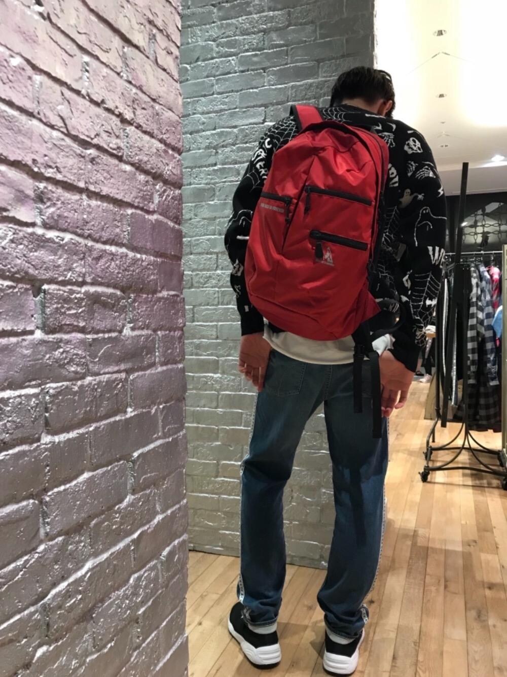 「デニム、カジュアル、ロック、ハロウィン、大人カジュアル、Hysteric Glamour、ラフ、90'sスタイル、ゴースト、秋コーデ」｜「HYSTERIC GLAMOURのBACK PILE ISKOデニム サイドラインイージーパンツ（デニムパンツ、ブルー系）」を使った、TEPPEIYAMASAKIさん（メンズ・175cm）の秋コーディネートの1枚目の写真