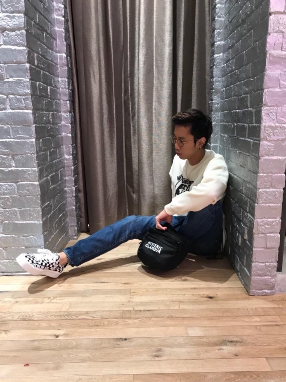 「ニット、デニム、カジュアル、シンプル、大人カジュアル、Hysteric Glamour、ラフ、ハイテク、90'sスタイル、秋コーデ」｜「HYSTERIC GLAMOURのYOU PAY ネックレス（ネックレス、ゴールド系）」を使った、TEPPEIYAMASAKIさん（メンズ・175cm）の秋コーディネートの1枚目の写真