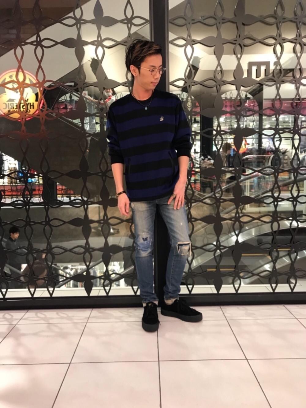「デニム、カジュアル、ボーダー、シンプル、ワントーンコーデ、大人カジュアル、Hysteric Glamour、ラフ、90'sスタイル、秋コーデ」｜「HYSTERIC GLAMOURのKPR加工ISKOデニム リメイクスリムパンツ（デニムパンツ、ブルー系）」を使った、TEPPEIYAMASAKIさん（メンズ・175cm）の秋コーディネートの1枚目の写真