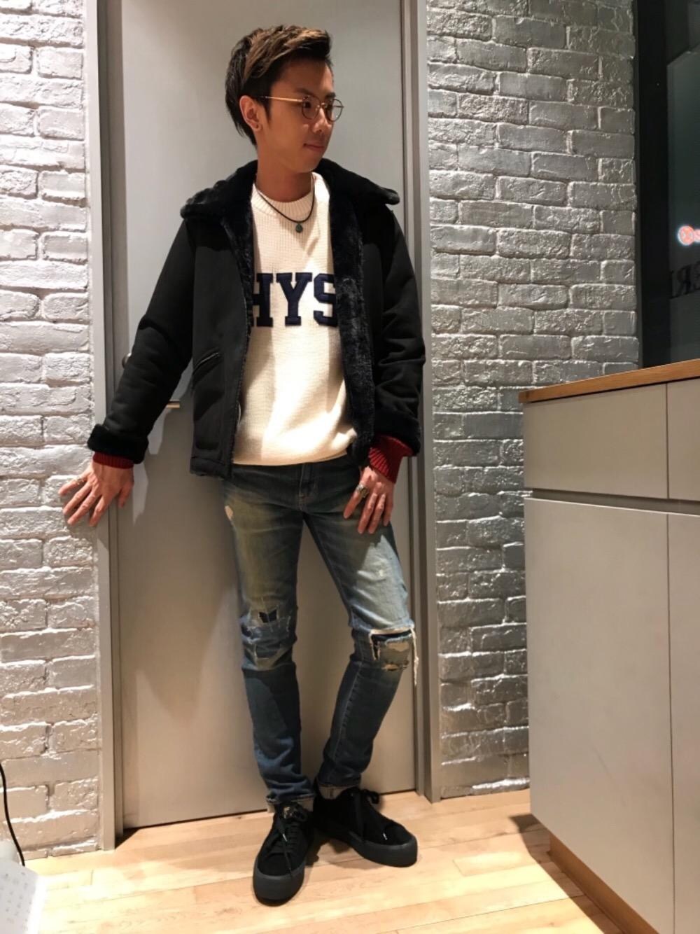 「ニット、デニム、カジュアル、ストリート、大人カジュアル、Hysteric Glamour、ラフ、ハイテク、秋コーデ、ローテク」｜「HYSTERIC GLAMOURのKPR加工ISKOデニム リメイクスリムパンツ（デニムパンツ、ブルー系）」を使った、TEPPEIYAMASAKIさん（メンズ・175cm）の秋コーディネートの1枚目の写真