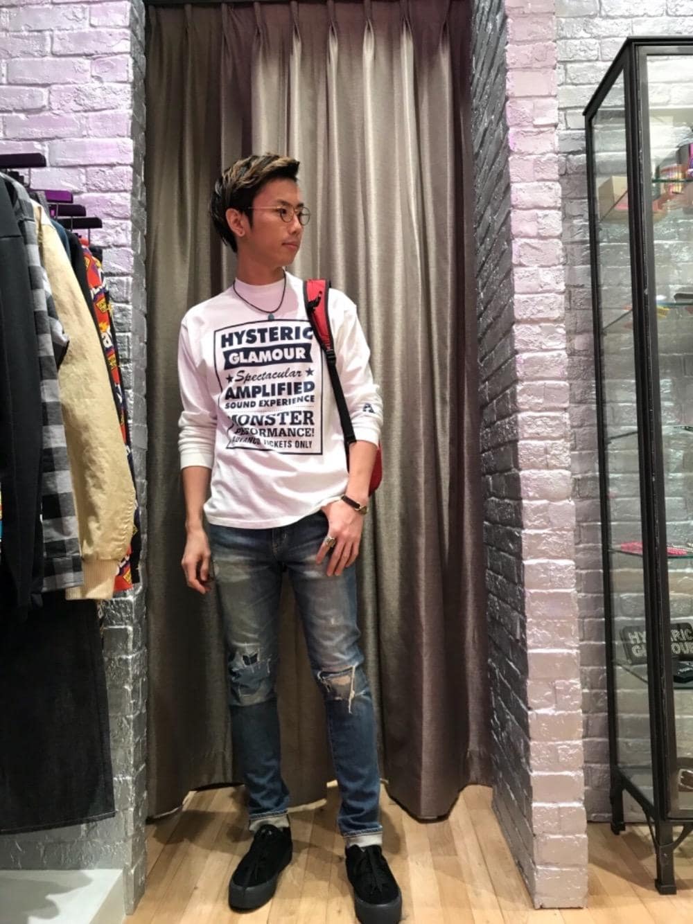 「デニム、カジュアル、シンプル、大人カジュアル、Hysteric Glamour、ラフ、ハイテク、90'sスタイル、秋コーデ、ローテク」｜「HYSTERIC GLAMOURのKPR加工ISKOデニム リメイクスリムパンツ（デニムパンツ、ブルー系）」を使った、TEPPEIYAMASAKIさん（メンズ・175cm）の秋コーディネートの1枚目の写真