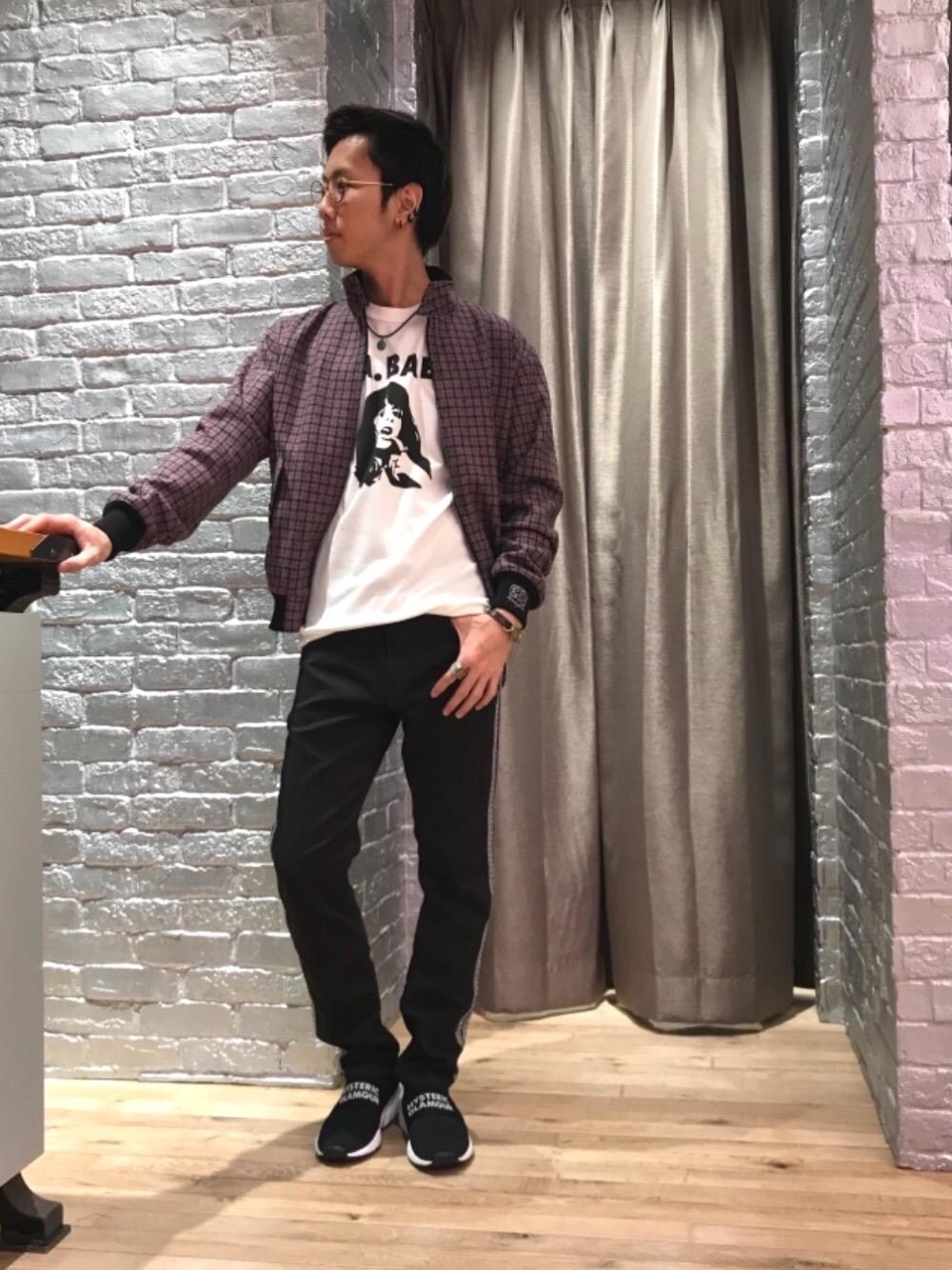 「デニム、カジュアル、シンプル、大人カジュアル、Hysteric Glamour、ラフ、ハイテク、90'sスタイル、チェッカー、秋コーデ」｜「HYSTERIC GLAMOURのBACK PILE ISKOデニム サイドラインイージーパンツ（デニムパンツ、ブラック系）」を使った、TEPPEIYAMASAKIさん（メンズ・175cm）の秋コーディネートの1枚目の写真