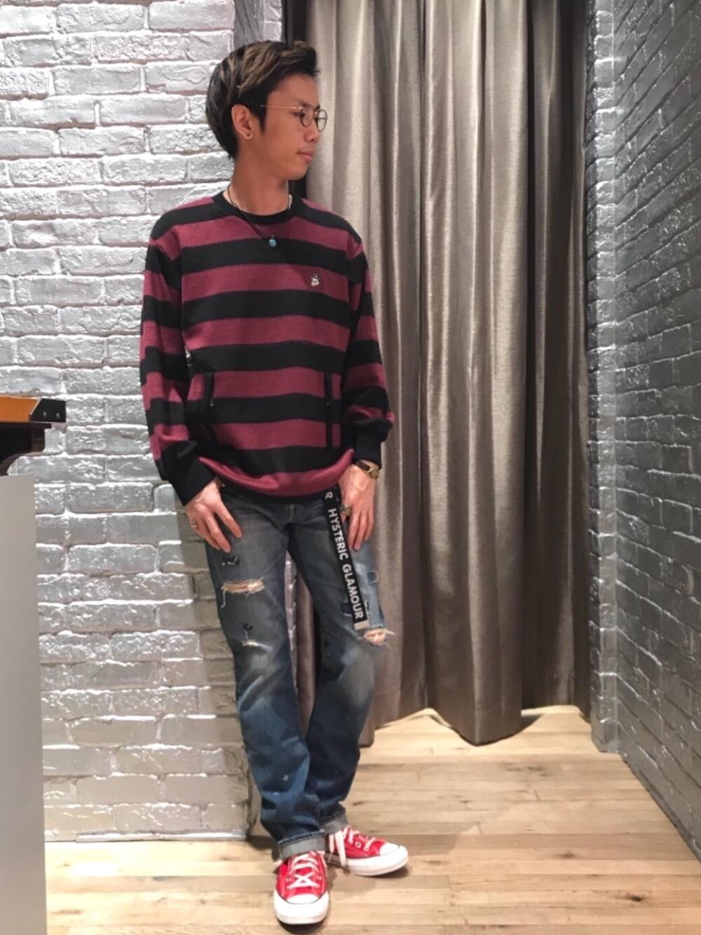 「デニム、カジュアル、シンプル、ロック、大人カジュアル、Hysteric Glamour、ラフ、90'sスタイル、秋コーデ、ローテク」｜「HYSTERIC GLAMOURのSP加工デニムリメイク スリムストレートパンツ（デニムパンツ、ブルー系）」を使った、TEPPEIYAMASAKIさん（メンズ・175cm）の秋コーディネートの1枚目の写真