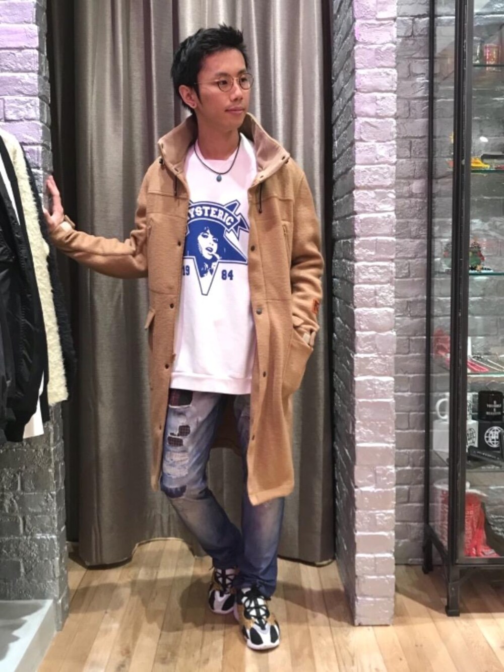 「デニム、カジュアル、シンプル、ロック、ストリート、冬コーデ、大人カジュアル、Hysteric Glamour、プリマロフト、90'sスタイル」｜「HYSTERIC GLAMOURの60s REMAKE DENIM スリムストレートパンツ（デニムパンツ、ブルー系）」を使った、TEPPEIYAMASAKIさん（メンズ・175cm）の秋コーディネートの1枚目の写真
