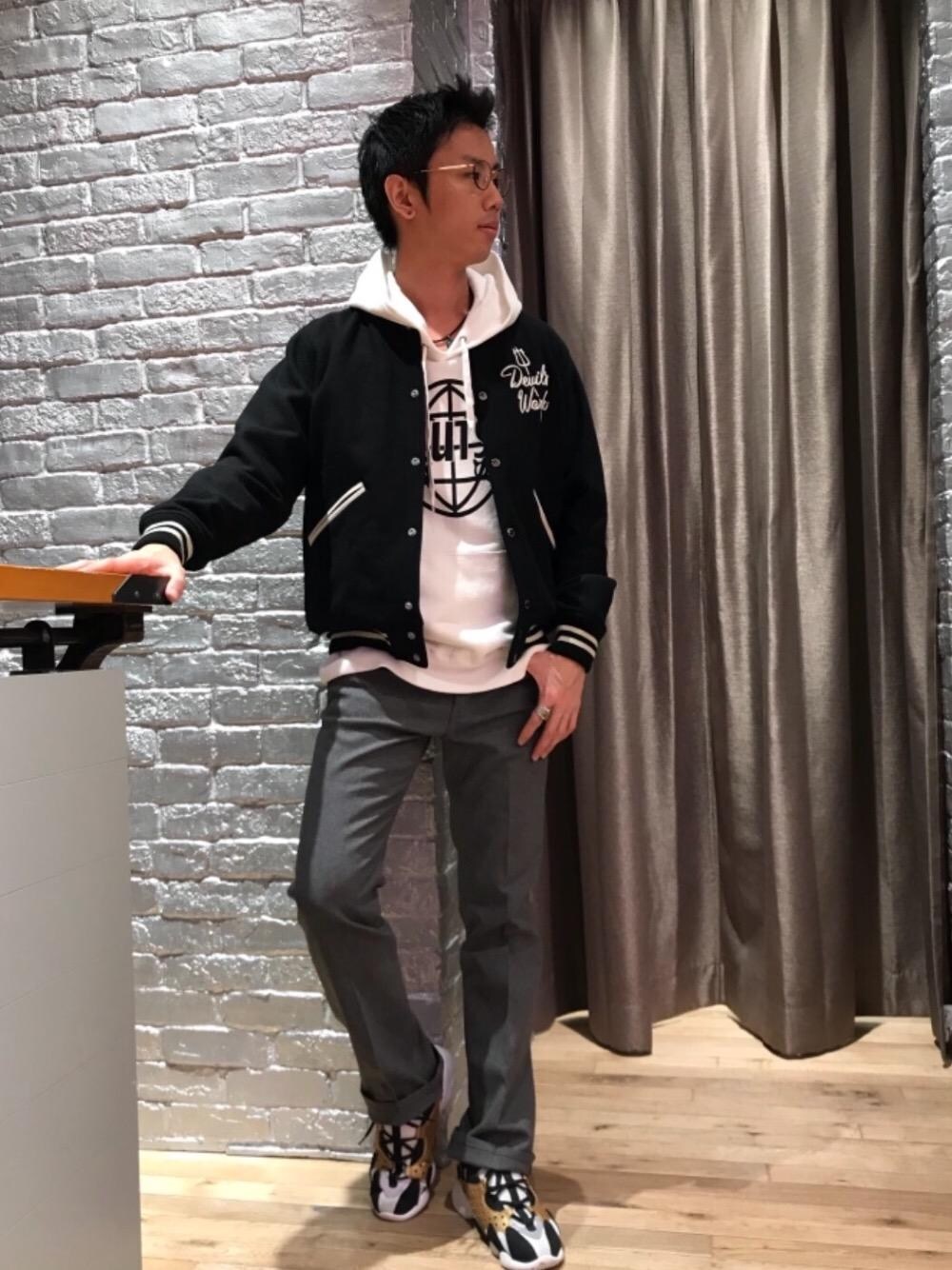 「カジュアル、シンプル、ロック、ストリート、冬コーデ、大人カジュアル、Hysteric Glamour、ラフ、90'sスタイル、ローテク」｜「HYSTERIC GLAMOURのHYSTERIC INC刺繍 スタジャン（スタジャン、ブラック系）」を使った、TEPPEIYAMASAKIさん（メンズ・175cm）の秋コーディネートの1枚目の写真