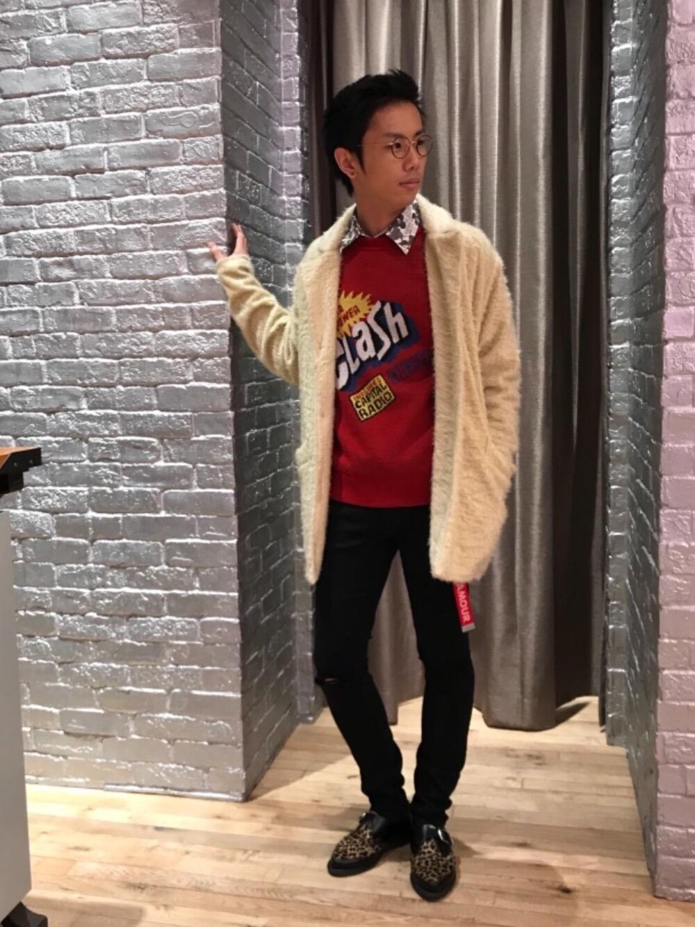 「デニム、カジュアル、シンプル、ロック、ストリート、冬コーデ、大人カジュアル、Hysteric Glamour、90'sスタイル、ローテク」｜「HYSTERIC GLAMOURのSU加工ISKOツイル スリムパンツ（デニムパンツ、ブラック系）」を使った、TEPPEIYAMASAKIさん（メンズ・175cm）の冬コーディネートの1枚目の写真
