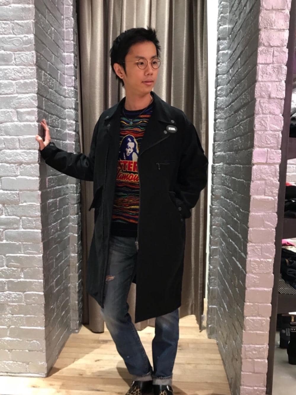 「デニム、カジュアル、シンプル、ロック、ストリート、冬コーデ、大人カジュアル、Hysteric Glamour、90'sスタイル、ローテク」｜「HYSTERIC GLAMOURのSP加工デニムリメイク スリムストレートパンツ（デニムパンツ、ブルー系）」を使った、TEPPEIYAMASAKIさん（メンズ・175cm）の冬コーディネートの1枚目の写真