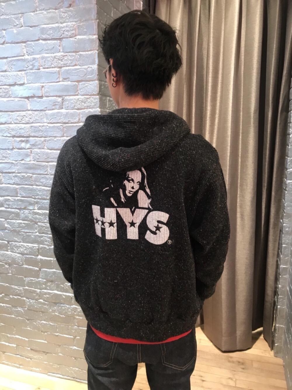 「デニム、カジュアル、シンプル、Tシャツ、大人カジュアル、コラボレーション、Hysteric Glamour、春コーデ、90'sスタイル、ローテク」｜「HYSTERIC GLAMOURのRAWデニムスリムストレートPT（デニムパンツ、ブルー系）」を使った、TEPPEIYAMASAKIさん（メンズ・175cm）の冬コーディネートの1枚目の写真
