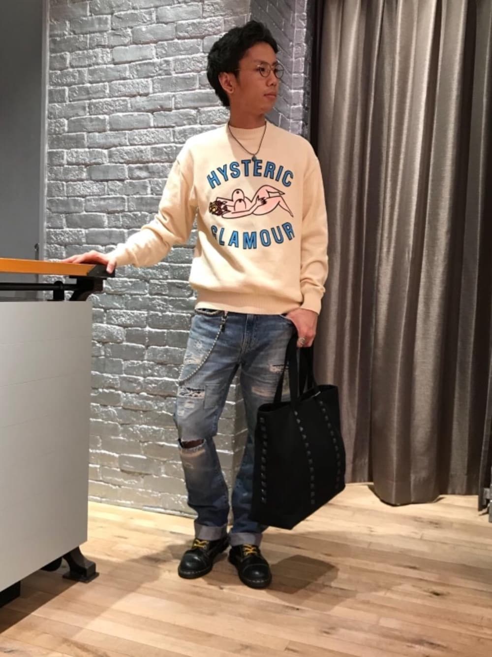 「デニム、カジュアル、ロック、ストリート、大人カジュアル、Hysteric Glamour、ラフ、春コーデ、90'sスタイル、ローテク」｜「HYSTERIC GLAMOURのMETAL CHARM ウォレットチェーン（ウォレットチェーン、シルバー系）」を使った、TEPPEIYAMASAKIさん（メンズ・175cm）の冬コーディネートの1枚目の写真