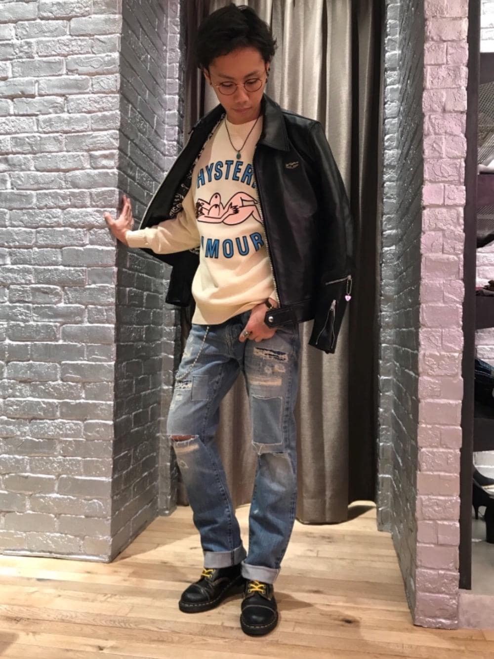 「デニム、カジュアル、ロック、大人カジュアル、コラボレーション、Hysteric Glamour、ラフ、春コーデ、90'sスタイル、ローテク」｜「HYSTERIC GLAMOURのMETAL CHARM ウォレットチェーン（ウォレットチェーン、シルバー系）」を使った、TEPPEIYAMASAKIさん（メンズ・175cm）の冬コーディネートの1枚目の写真