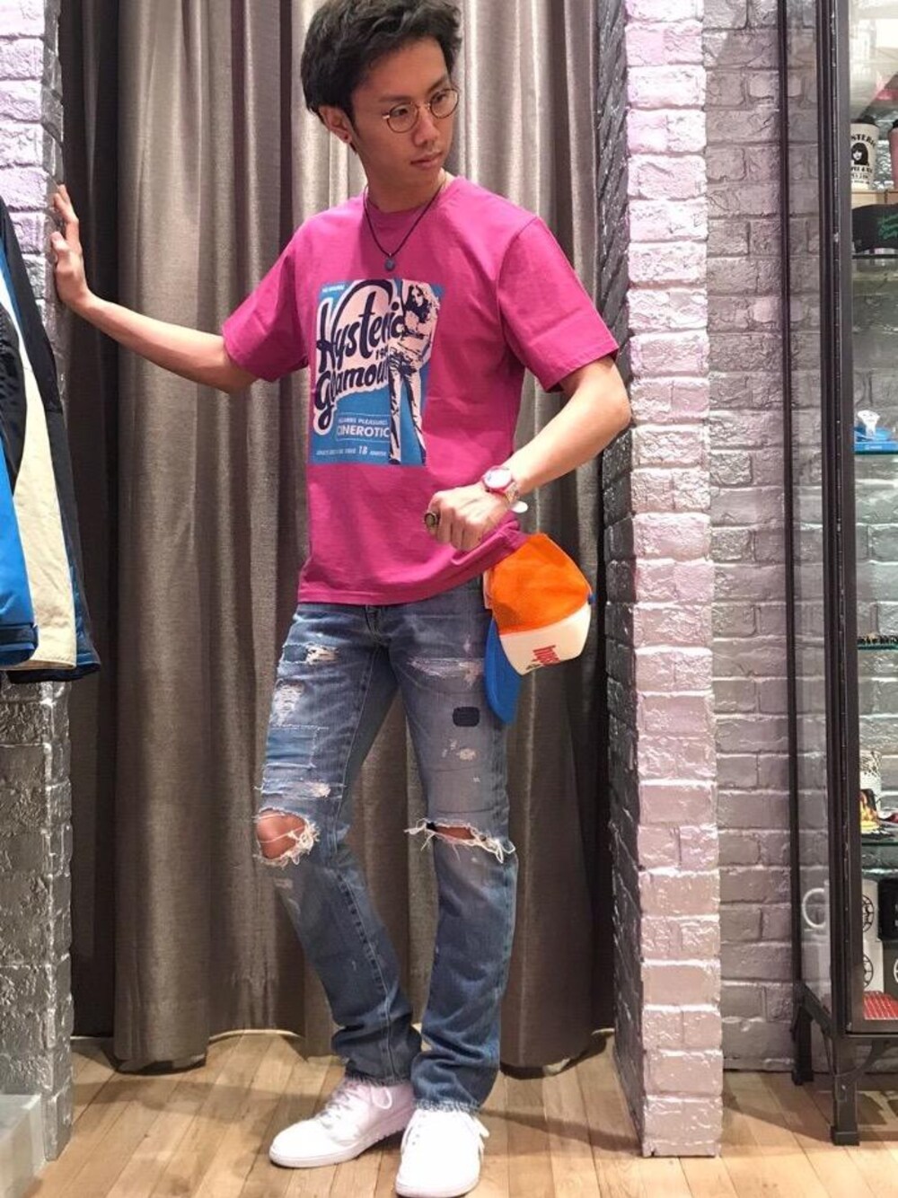 「デニム、カジュアル、ロック、Tシャツ、大人カジュアル、Hysteric Glamour、ラフ、春コーデ、ハイテク、90'sスタイル」｜「HYSTERIC GLAMOURのWOMAN ON SKULL PICKウォレットチェーン（ウォレットチェーン、シルバー系）」を使った、TEPPEIYAMASAKIさん（メンズ・175cm）の冬コーディネートの1枚目の写真