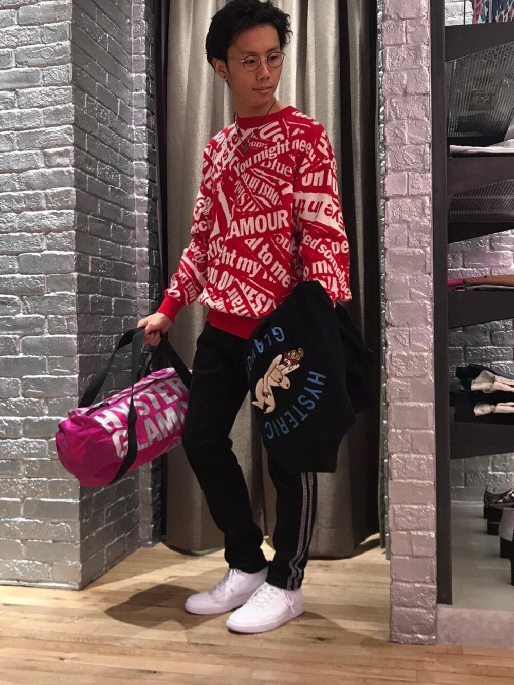 「デニム、カジュアル、シンプル、ストリート、大人カジュアル、Hysteric Glamour、ラフ、春コーデ、ハイテク、90'sスタイル」｜「HYSTERIC GLAMOURのLOGO テープベルト（ベルト、ブラック系）」を使った、TEPPEIYAMASAKIさん（メンズ・175cm）の冬コーディネートの1枚目の写真