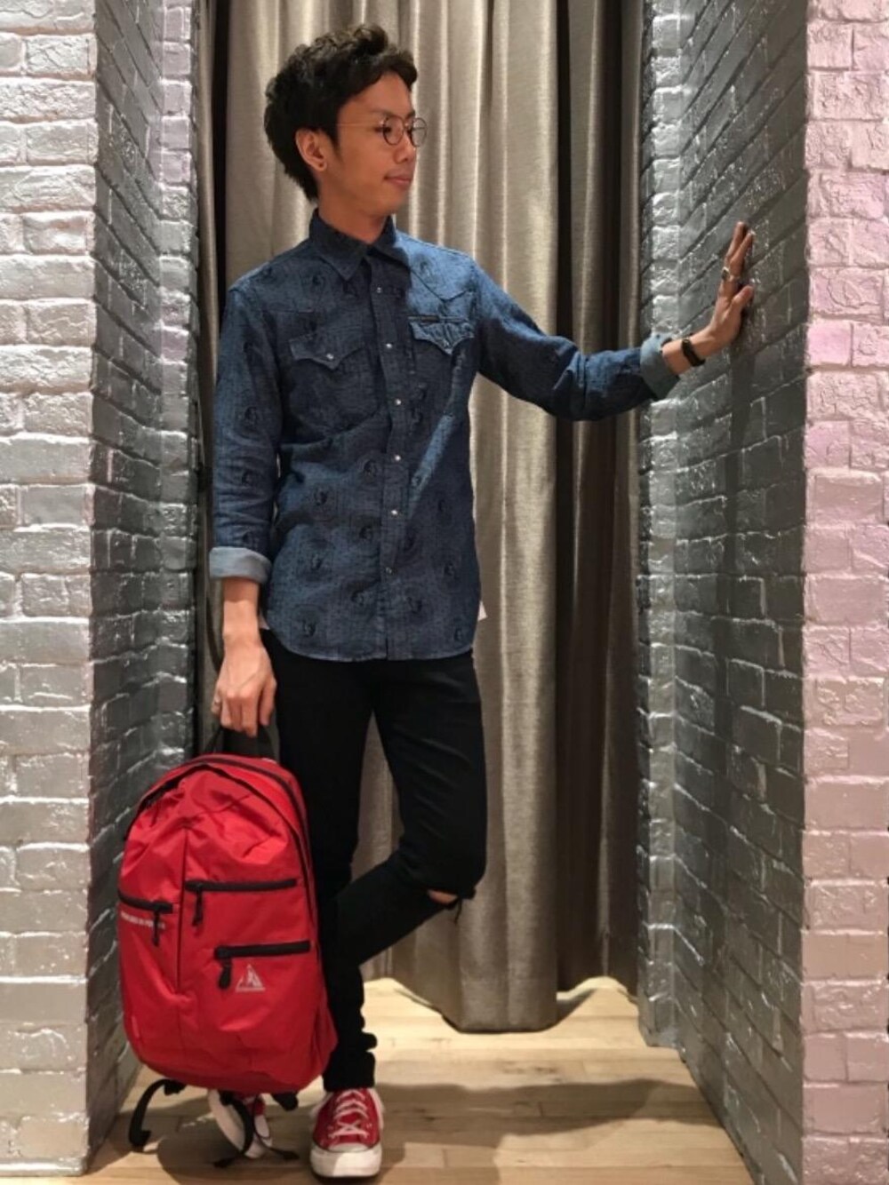 「カジュアル、シンプル、ロック、大人カジュアル、Hysteric Glamour、ラフ、春コーデ、ハイテク、90'sスタイル、ローテク」｜「HYSTERIC GLAMOURのSU加工ISKOツイル スリムパンツ（デニムパンツ、ブラック系）」を使った、TEPPEIYAMASAKIさん（メンズ・175cm）の冬コーディネートの1枚目の写真