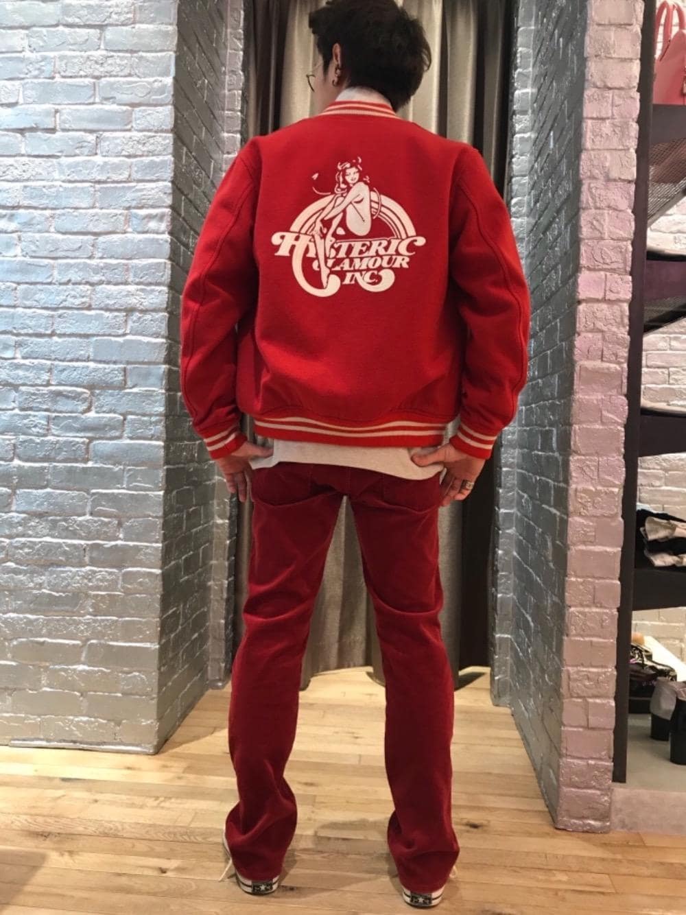 「カジュアル、ロック、ストリート、大人カジュアル、Hysteric Glamour、ラフ、春コーデ、ハイテク、90'sスタイル、ローテク」｜「HYSTERIC GLAMOURのHYSTERIC INC刺繍 スタジャン（スタジャン、レッド系）」を使った、TEPPEIYAMASAKIさん（メンズ・175cm）の冬コーディネートの1枚目の写真