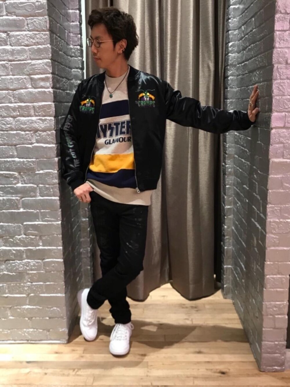 「カジュアル、ロック、ストリート、大人カジュアル、コラボレーション、Hysteric Glamour、ラフ、春コーデ、90'sスタイル、ローテク」｜「HYSTERIC GLAMOURのTHE CRMPS/HUNGRY刺繍 スカジャン（スカジャン、ブラック系）」を使った、TEPPEIYAMASAKIさん（メンズ・175cm）の春コーディネートの1枚目の写真