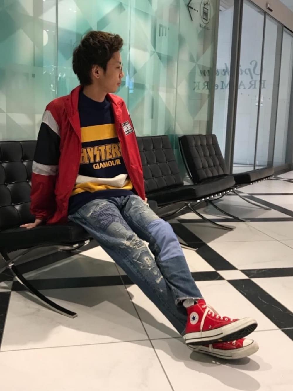 「デニム、カジュアル、シンプル、ロック、ストリート、大人カジュアル、Hysteric Glamour、春コーデ、ハイテク、90'sスタイル」｜「HYSTERIC GLAMOURのHYS LOGO pt スウェット（スウェット、ブルー系）」を使った、TEPPEIYAMASAKIさん（メンズ・175cm）の春コーディネートの1枚目の写真