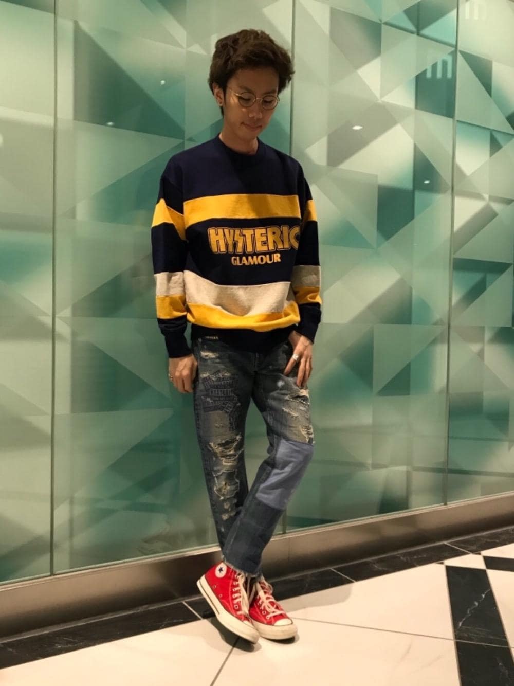 「デニム、カジュアル、シンプル、ロック、ストリート、大人カジュアル、Hysteric Glamour、ラフ、ハイテク、90'sスタイル」｜「HYSTERIC GLAMOURのHYS LOGO pt スウェット（スウェット、ブルー系）」を使った、TEPPEIYAMASAKIさん（メンズ・175cm）の春コーディネートの1枚目の写真