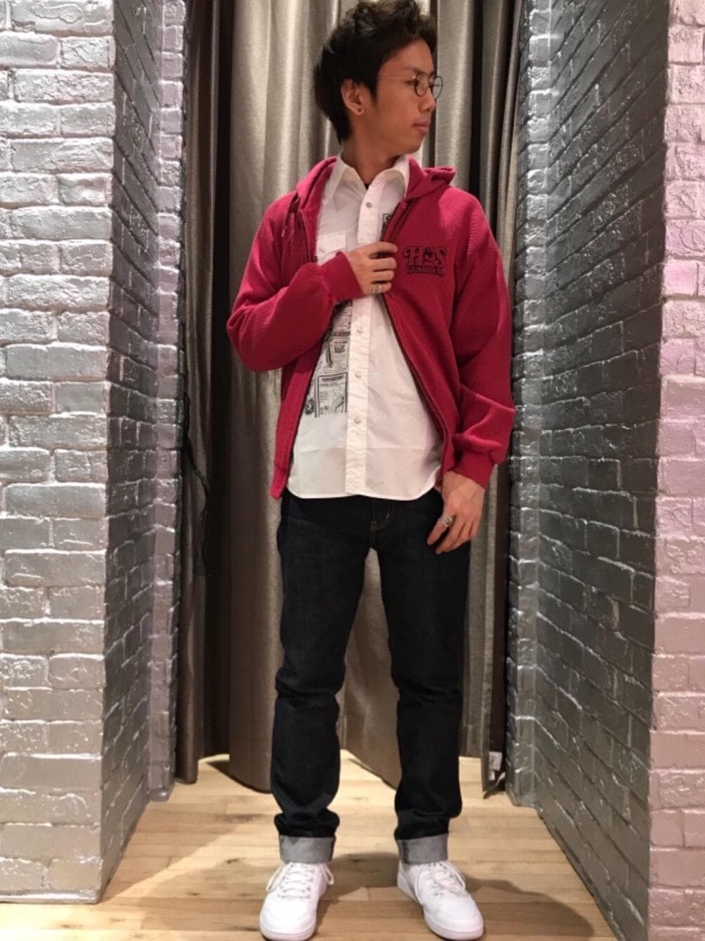 「デニム、カジュアル、シンプル、ロック、大人カジュアル、Hysteric Glamour、ラフ、春コーデ、ハイテク、90'sスタイル」｜「HYSTERIC GLAMOURのRAWデニムスリムストレートPT（デニムパンツ、ブルー系）」を使った、TEPPEIYAMASAKIさん（メンズ・175cm）の春コーディネートの1枚目の写真
