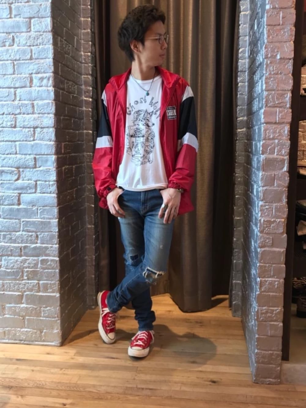 「デニム、カジュアル、シンプル、ロック、Tシャツ、ストリート、大人カジュアル、コラボレーション、Hysteric Glamour、90'sスタイル」｜「HYSTERIC GLAMOURのKPR加工ISKOデニム リメイクスリムパンツ（デニムパンツ、ブルー系）」を使った、TEPPEIYAMASAKIさん（メンズ・175cm）の春コーディネートの1枚目の写真