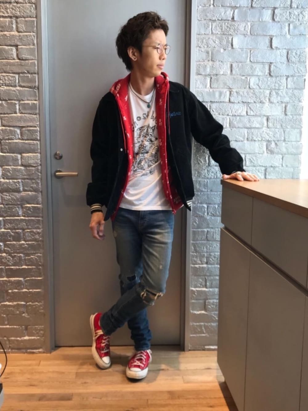 「デニム、カジュアル、シンプル、ロック、ストリート、大人カジュアル、Hysteric Glamour、春コーデ、ハイテク、90'sスタイル」｜「HYSTERIC GLAMOURのKPR加工ISKOデニム リメイクスリムパンツ（デニムパンツ、ブルー系）」を使った、TEPPEIYAMASAKIさん（メンズ・175cm）の春コーディネートの1枚目の写真