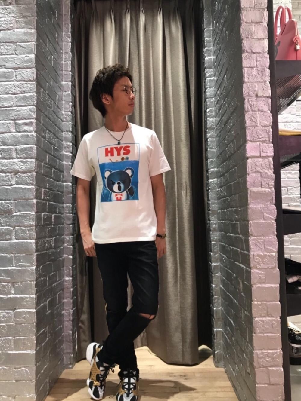 「デニム、カジュアル、シンプル、ロック、Tシャツ、ストリート、大人カジュアル、Hysteric Glamour、春コーデ、90'sスタイル」｜「HYSTERIC GLAMOURのUSED加工 ストレッチデニムスキニースリムパンツ（デニムパンツ、ブラック系）」を使った、TEPPEIYAMASAKIさん（メンズ・175cm）の春コーディネートの1枚目の写真
