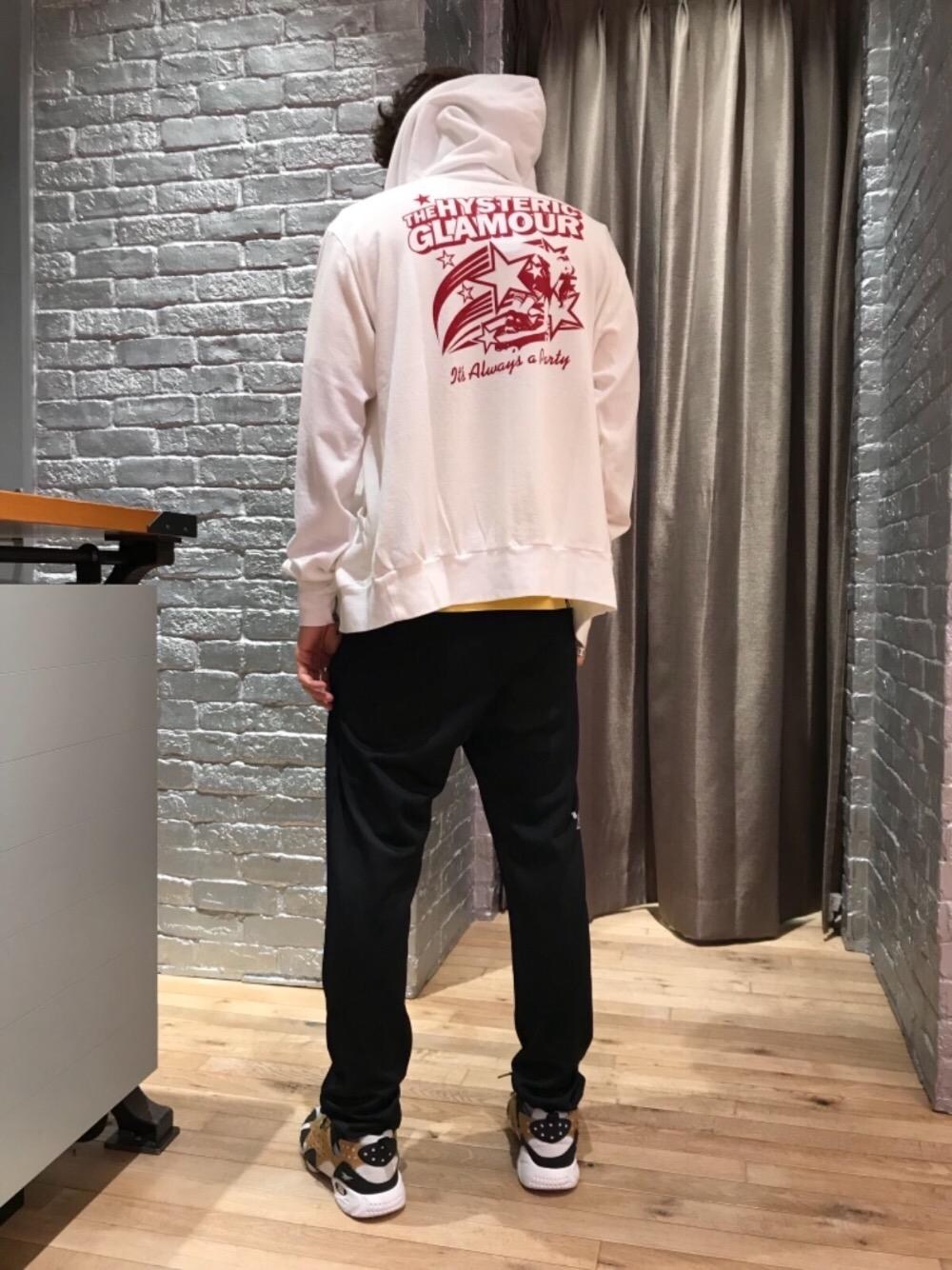 「カジュアル、シンプル、ロック、Tシャツ、ストリート、大人カジュアル、Hysteric Glamour、春コーデ、90'sスタイル、ローテク」｜「HYSTERIC GLAMOURのRS WOMAN HEAD スウェットパンツ（その他パンツ、ブラック系）」を使った、TEPPEIYAMASAKIさん（メンズ・175cm）の春コーディネートの1枚目の写真