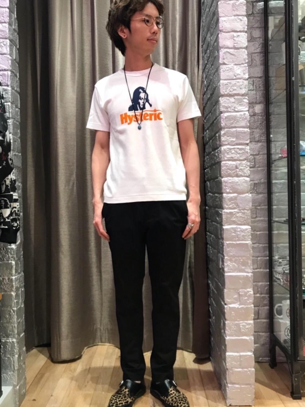 「カジュアル、シンプル、ロック、Tシャツ、ストリート、大人カジュアル、Hysteric Glamour、ラフ、春コーデ、90'sスタイル」｜「HYSTERIC GLAMOURのHYS WOMAN pt Tシャツ（Tシャツ/カットソー、ホワイト系）」を使った、TEPPEIYAMASAKIさん（メンズ・175cm）の春コーディネートの1枚目の写真