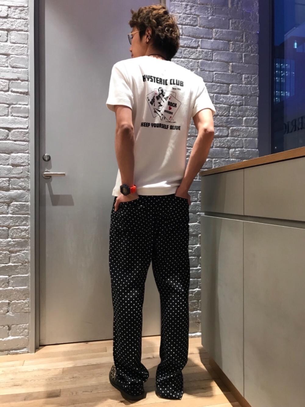 「カジュアル、シンプル、ロック、Tシャツ、ストリート、大人カジュアル、Hysteric Glamour、春コーデ、ハイテク、90'sスタイル」｜「HYSTERIC GLAMOURのDOTS総柄 イージーパンツ（その他パンツ、ブラック系）」を使った、TEPPEIYAMASAKIさん（メンズ・175cm）の春コーディネートの1枚目の写真