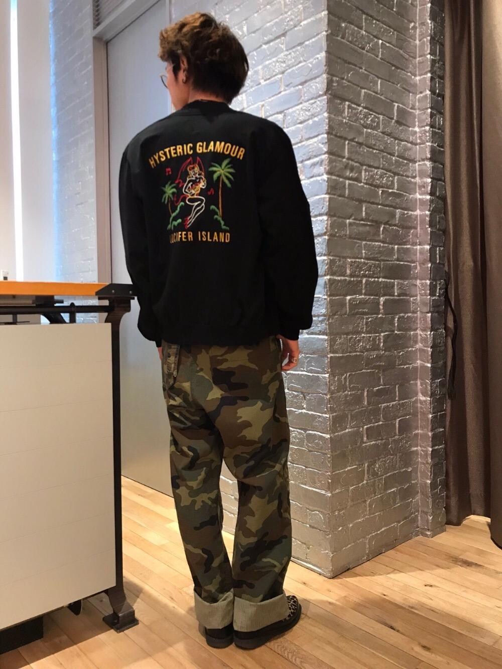 「カジュアル、シンプル、ロック、ストリート、大人カジュアル、Hysteric Glamour、ラフ、春コーデ、90'sスタイル、ローテク」｜「HYSTERIC GLAMOURのWOODLAND総柄 オーバーオール（サロペット/オーバーオール、その他）」を使った、TEPPEIYAMASAKIさん（メンズ・175cm）の春コーディネートの1枚目の写真