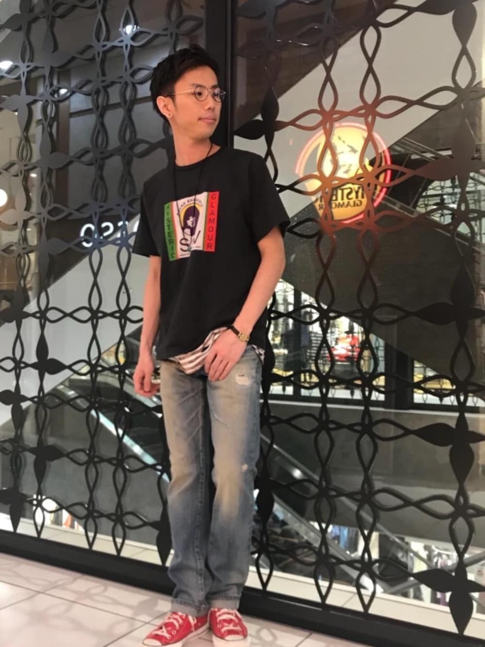 「デニム、カジュアル、シンプル、ロック、Tシャツ、ストリート、Hysteric Glamour、夏コーデ、ヒステリックグラマー、90'sスタイル」｜「HYSTERIC GLAMOURのS & V pt Tシャツ（Tシャツ/カットソー、グレー系）」を使った、TEPPEIYAMASAKIさん（メンズ・175cm）の春コーディネートの1枚目の写真