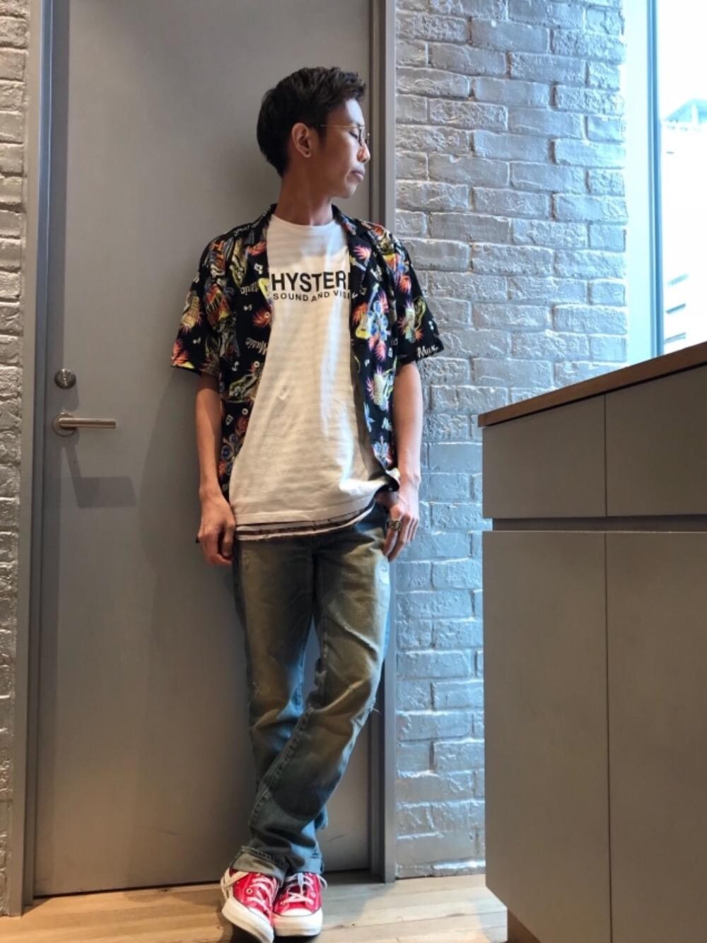 「デニム、カジュアル、ロック、Tシャツ、ストリート、Hysteric Glamour、ラフ、夏コーデ、ヒステリックグラマー、90'sスタイル」｜「HYSTERIC GLAMOURのHYS ATHLETIC pt Tシャツ（Tシャツ/カットソー、ホワイト系）」を使った、TEPPEIYAMASAKIさん（メンズ・175cm）の春コーディネートの1枚目の写真