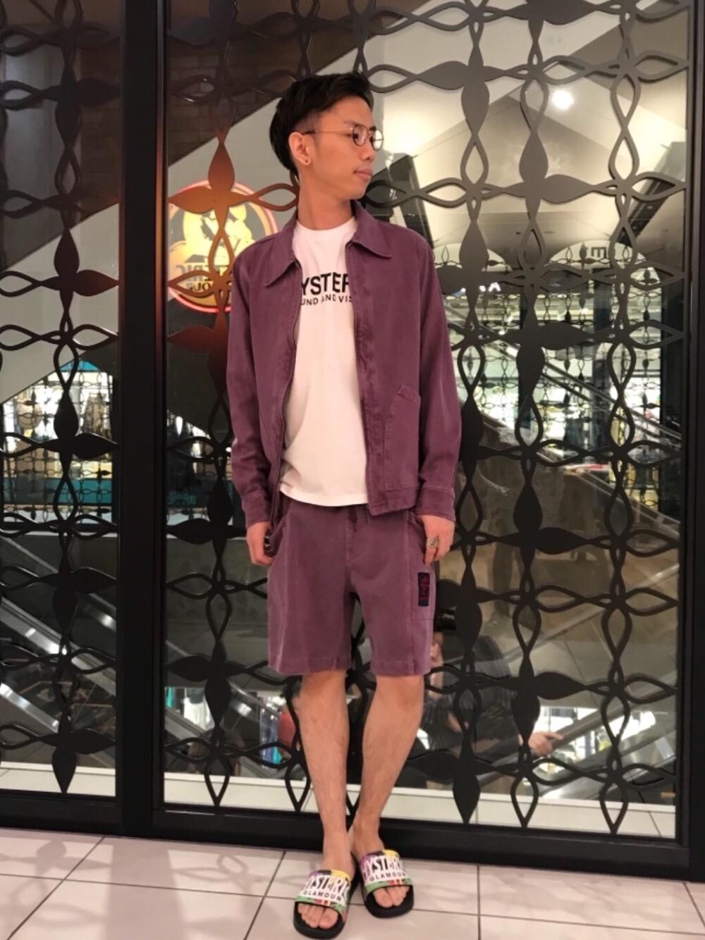 「セットアップ、カジュアル、シンプル、ワントーンコーデ、Tシャツ、ストリート、Hysteric Glamour、夏コーデ、ヒステリックグラマー、90'sスタイル」｜「HYSTERIC GLAMOURのHYS SOUNDS シャツジャケット（シャツ/ブラウス、パープル系）」を使った、TEPPEIYAMASAKIさん（メンズ・175cm）の夏コーディネートの1枚目の写真