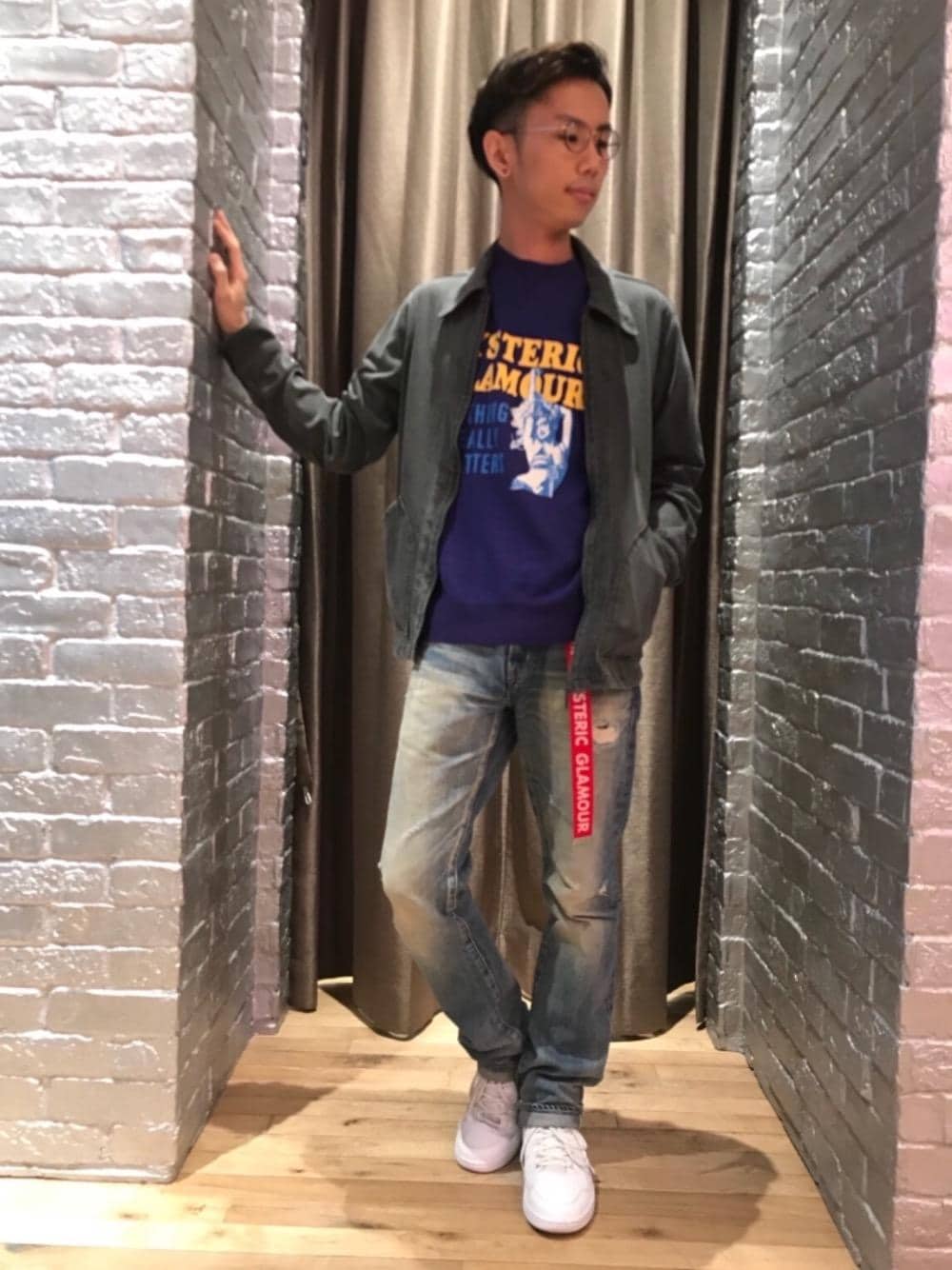 「デニム、カジュアル、シンプル、ロック、Tシャツ、ストリート、Hysteric Glamour、夏コーデ、ヒステリックグラマー、90'sスタイル」｜「HYSTERIC GLAMOURのLOGO テープベルト（ベルト、レッド系）」を使った、TEPPEIYAMASAKIさん（メンズ・175cm）の夏コーディネートの1枚目の写真