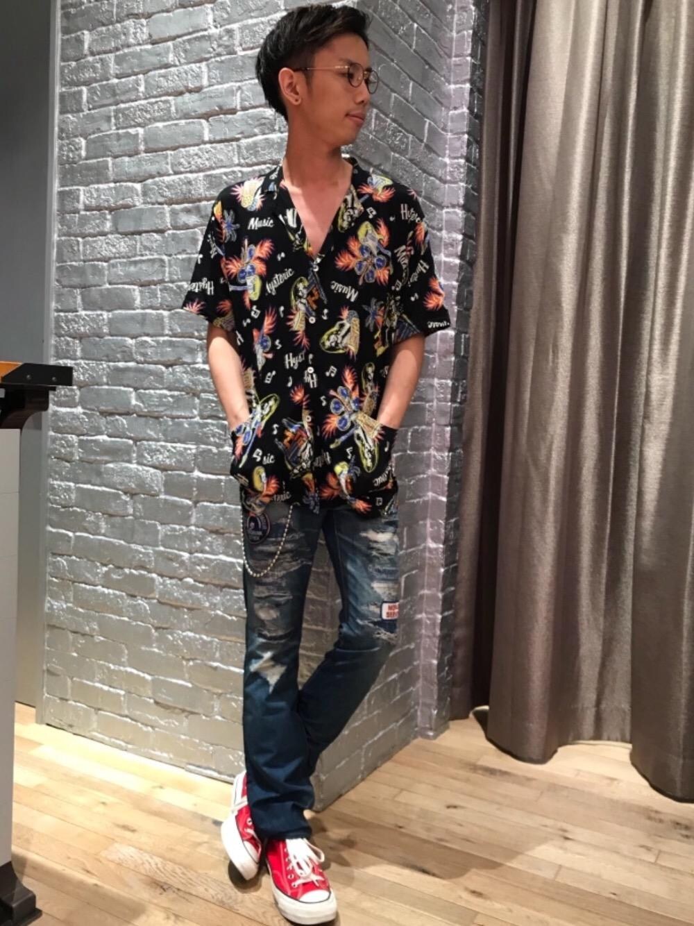 「デニム、カジュアル、ロック、ストリート、Hysteric Glamour、ラフ、グラフィック、夏コーデ、ヒステリックグラマー、90'sスタイル」｜「HYSTERIC GLAMOURのMETAL CHARM ウォレットチェーン（ウォレットチェーン、シルバー系）」を使った、TEPPEIYAMASAKIさん（メンズ・175cm）の夏コーディネートの1枚目の写真