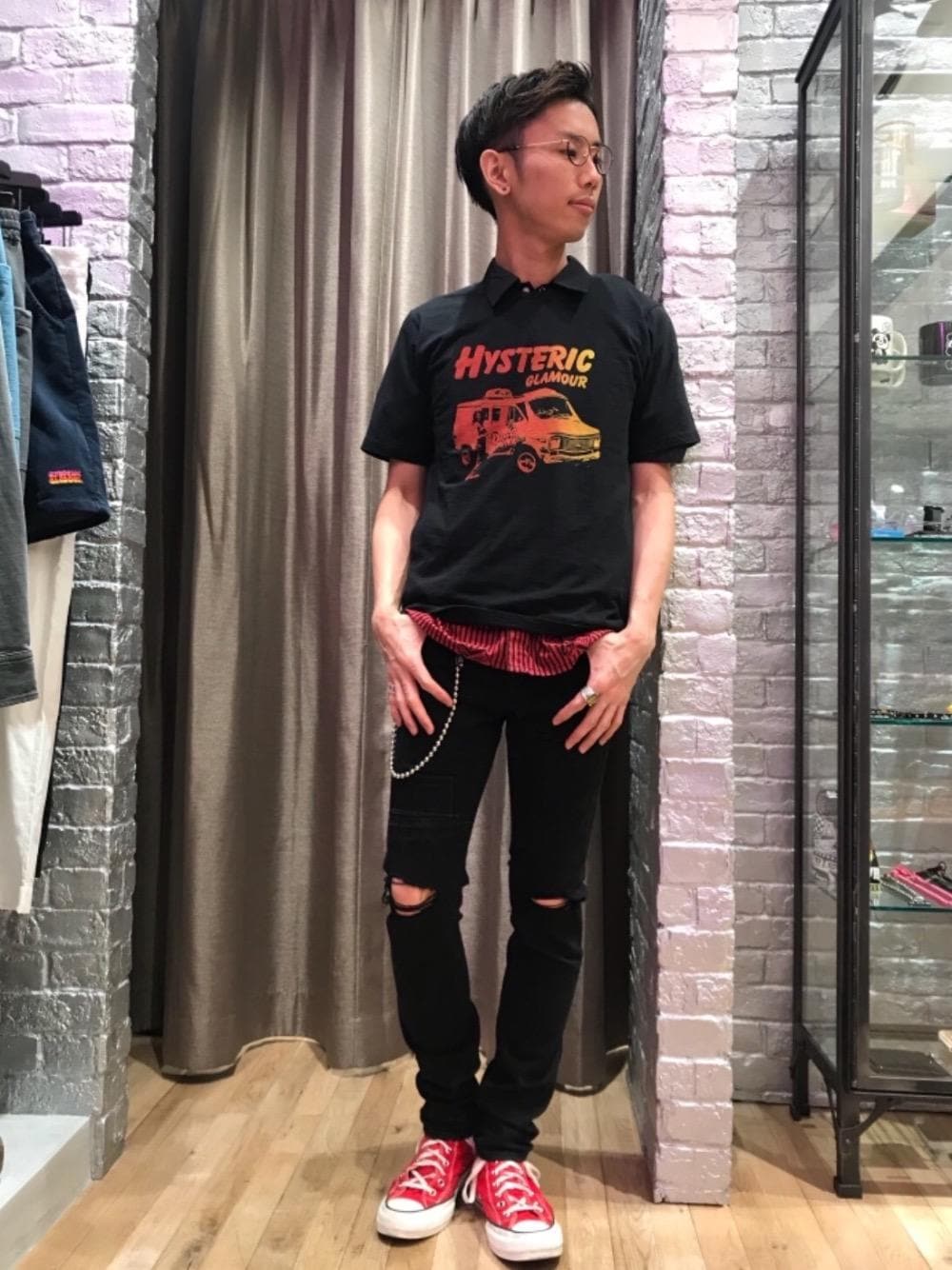「デニム、カジュアル、ワントーンコーデ、ロック、Tシャツ、ストリート、Hysteric Glamour、夏コーデ、ヒステリックグラマー、90'sスタイル」｜「HYSTERIC GLAMOURのMETAL CHARM ウォレットチェーン（ウォレットチェーン、シルバー系）」を使った、TEPPEIYAMASAKIさん（メンズ・175cm）の夏コーディネートの1枚目の写真